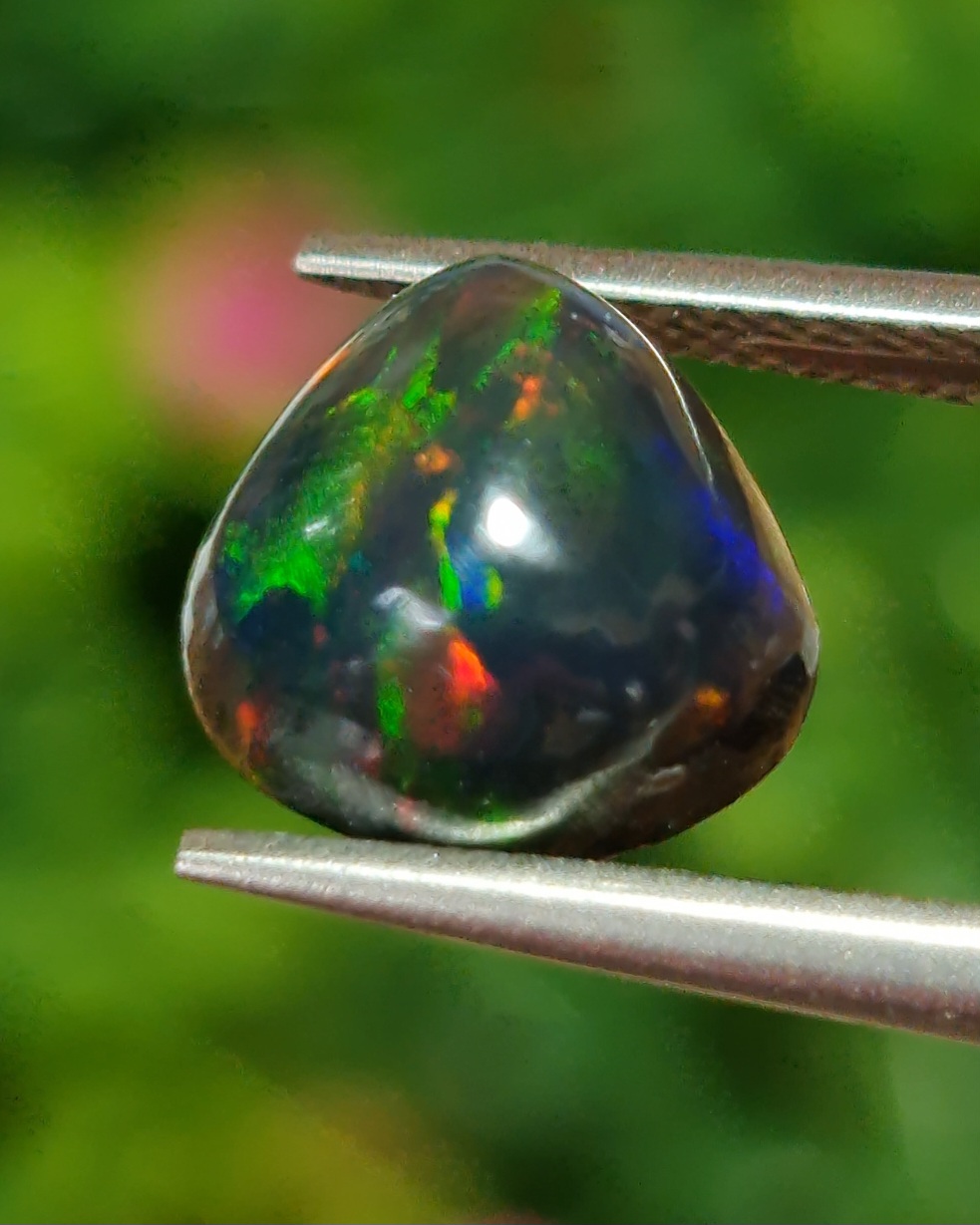 พลอย แบล็ก โอปอล Black Opal 2.54 กะรัต (Cts.) พลอยแท้ อัญมณีมงคลประจําวันเกิด เครื่องประดับพลอย