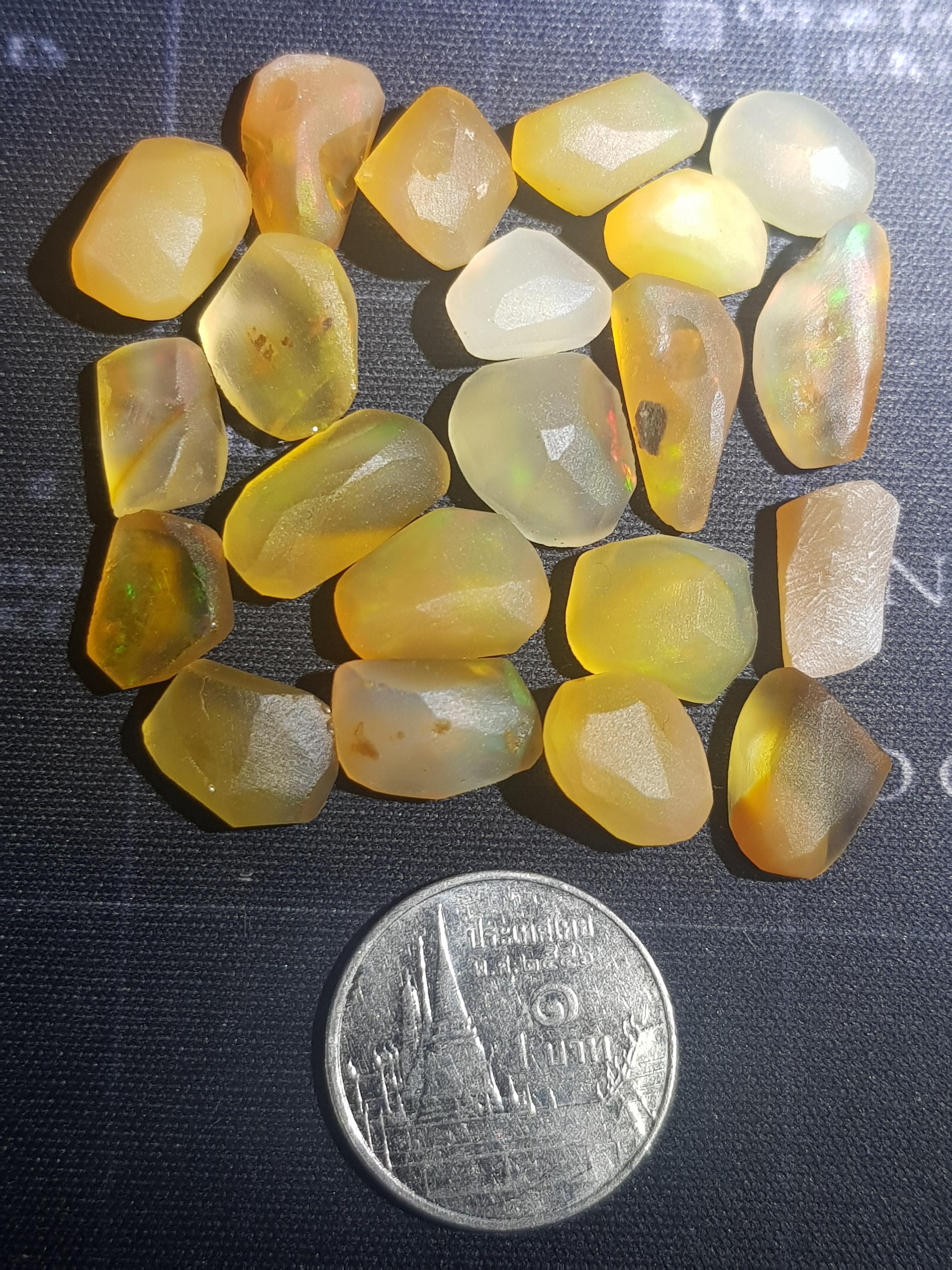 พลอย โอปอล Opal 61.95 กะรัต (Cts.) 21 เม็ด (Pcs) พลอยแท้ อัญมณีมงคลประจําวันเกิด เครื่องประดับพลอย