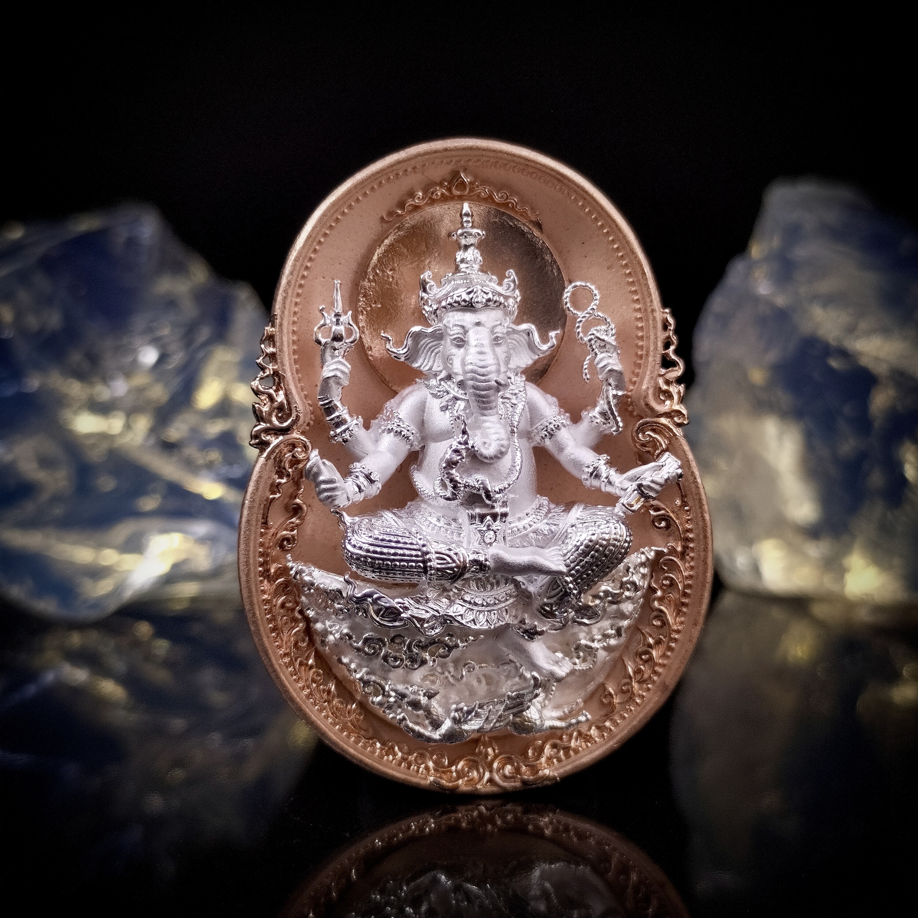 เหรียญพระพิฆเนศ รุ่น สุข สำเร็จ รวย เนื้อบรอนซ์นวลชมพู องค์ชุบเงินขัดเงา