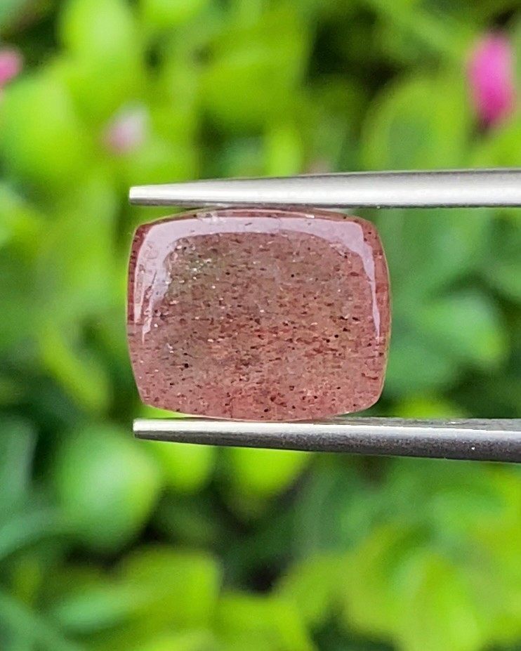 พลอย สตอเบอรี่ ควอตซ์ Strawberry Quartz 5.28 กะรัต (Cts.) พลอยแท้ อัญมณีมงคลประจําวันเกิด เครื่องประดับพลอย