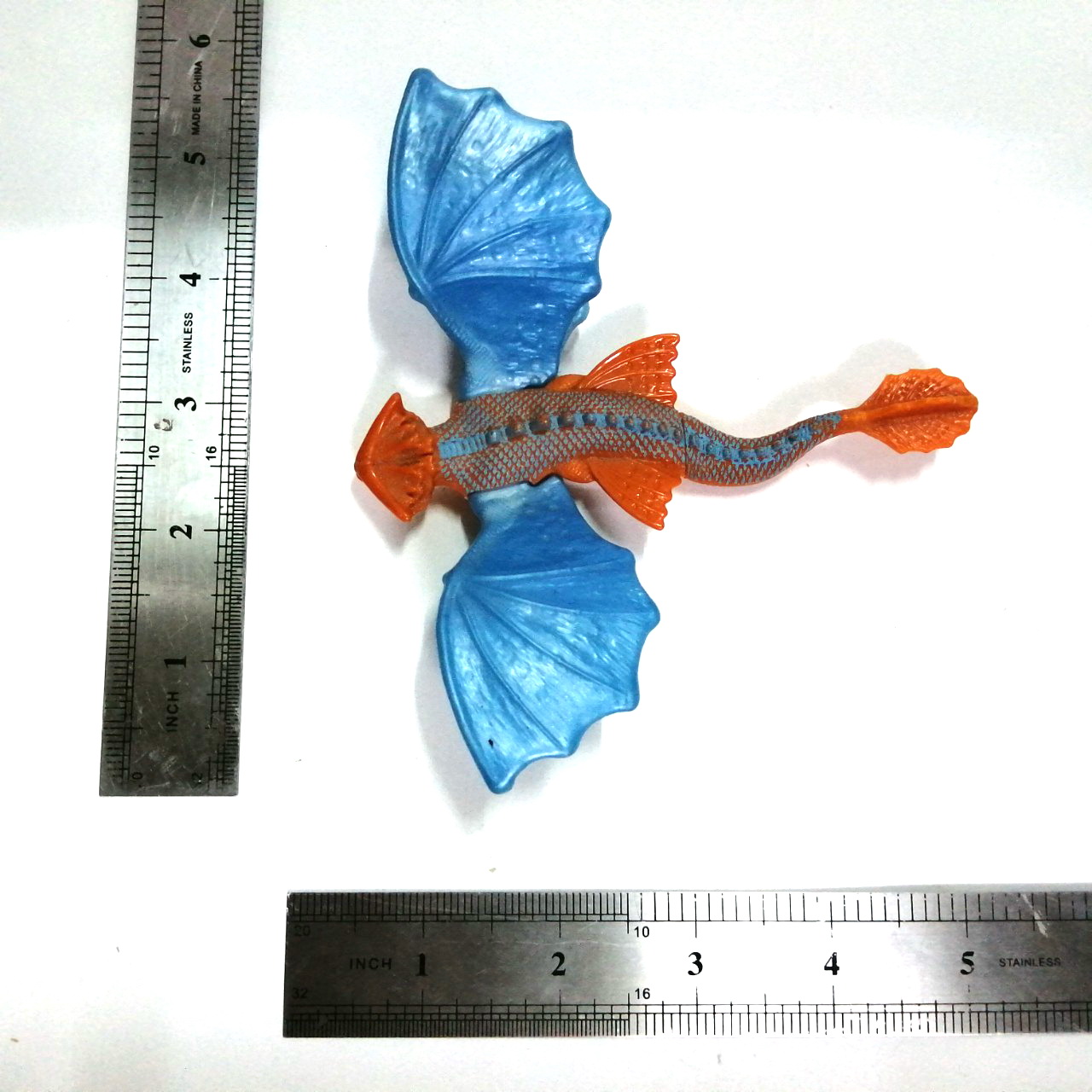 พรีเมี่ยม แมคโดนัลด์ มังกร จากภาพยนตร์อนิเมชั่น เรื่องไอ้เขี้ยวกุด สภาพดี ไม่หักไม่กาว ไม่ถลอก ตัวยาวราว 5 นิ้ว