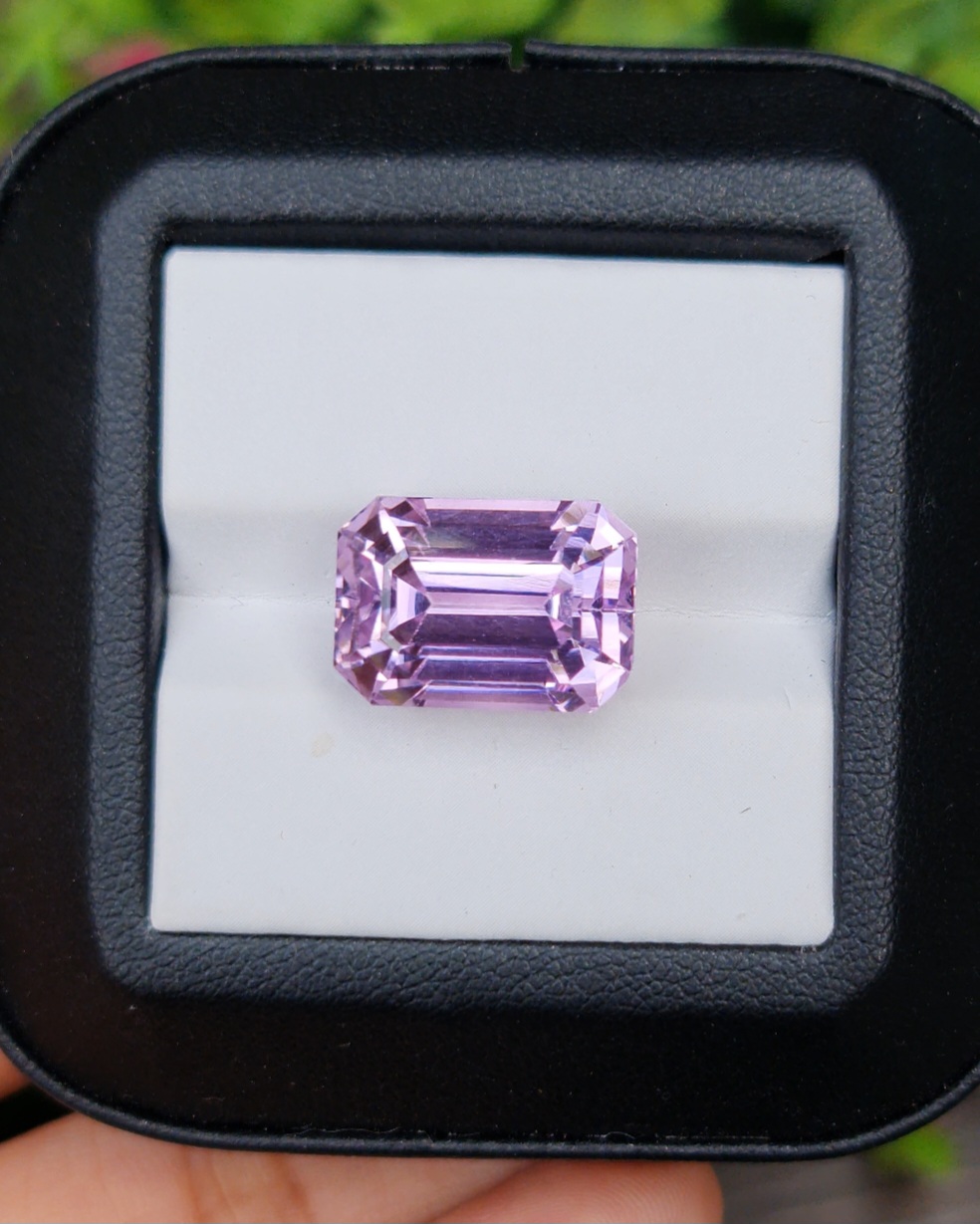 พลอย คุนไซท์ Kunzite 17.70 กะรัต (Cts.) พลอยแท้อัญมณีมงคล ประจําวันเกิด เครื่องประดับพลอย
