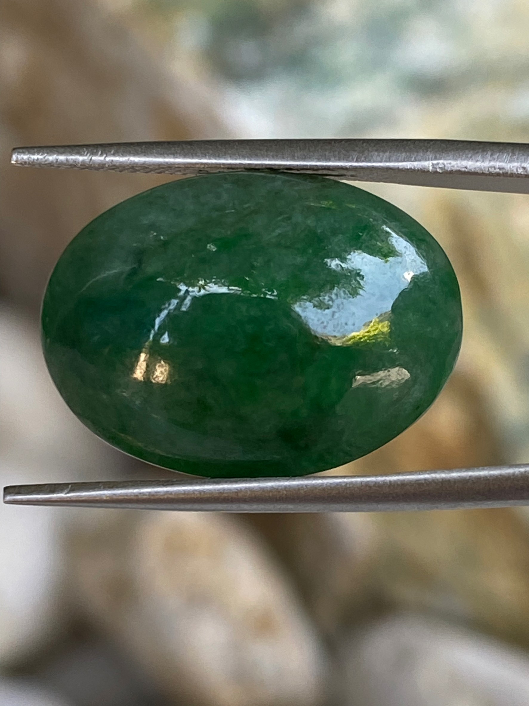 หยกพม่าเจียรนัย (Burmese jade ) 12.66 กะรัต หยกแท้ อัญมณีมงคลประจําวันเกิด เครื่องประดับหยก