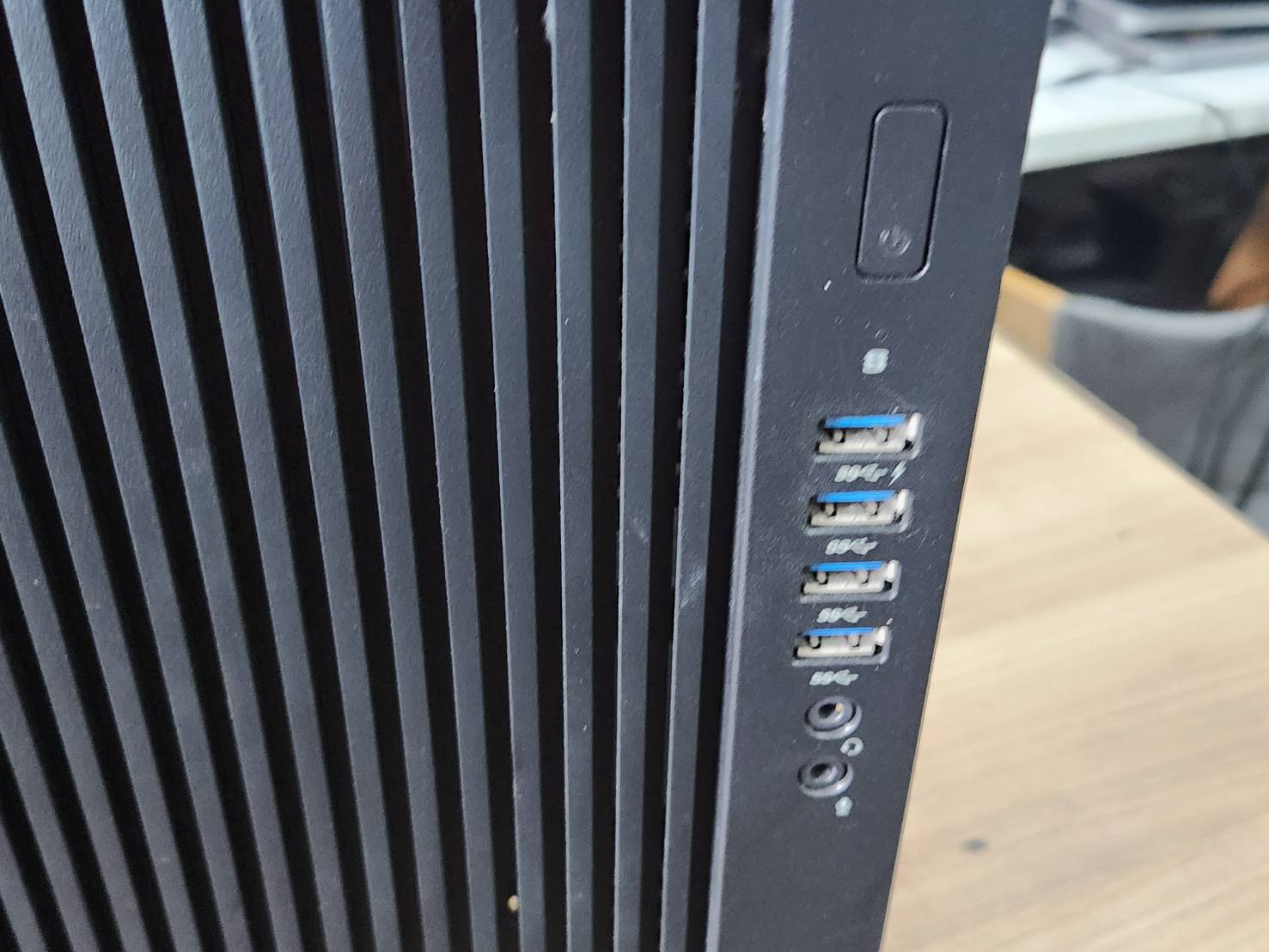 HP Workstation Z440 MT (E5-1630/Ram 32GB/ssd 512/K2200 4GB)