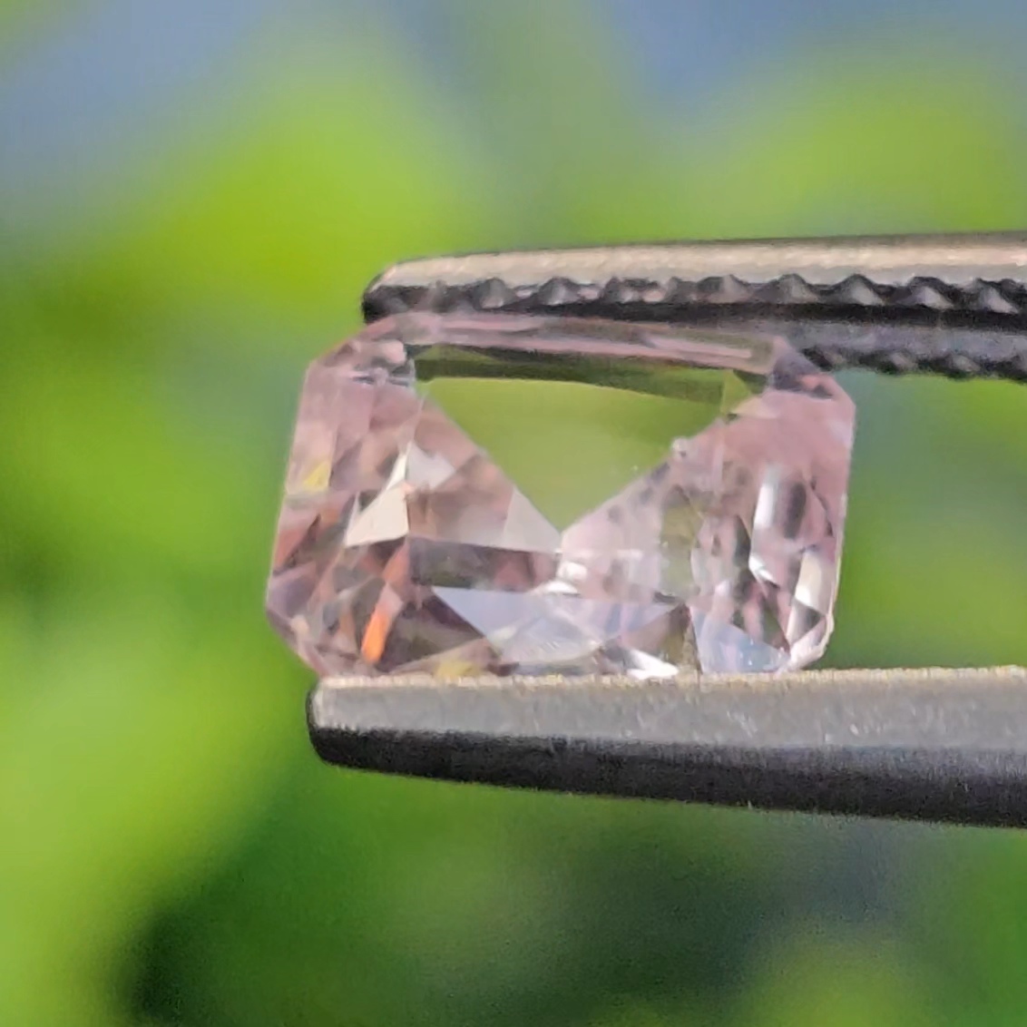 พลอย พัดพารัดชา Padparadscha Sapphire 1.23 กะรัต (Cts.) ดิบ (Unheated) พลอยแท้ อัญมณีมงคลประจําวันเกิด เครื่องประดับพลอย