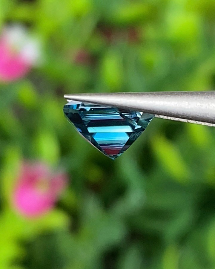 พลอย เพทาย (Zircon) 3.35 กะรัต (Cts.) พลอยแท้ อัญมณีมงคลประจําวันเกิด เครื่องประดับพลอย