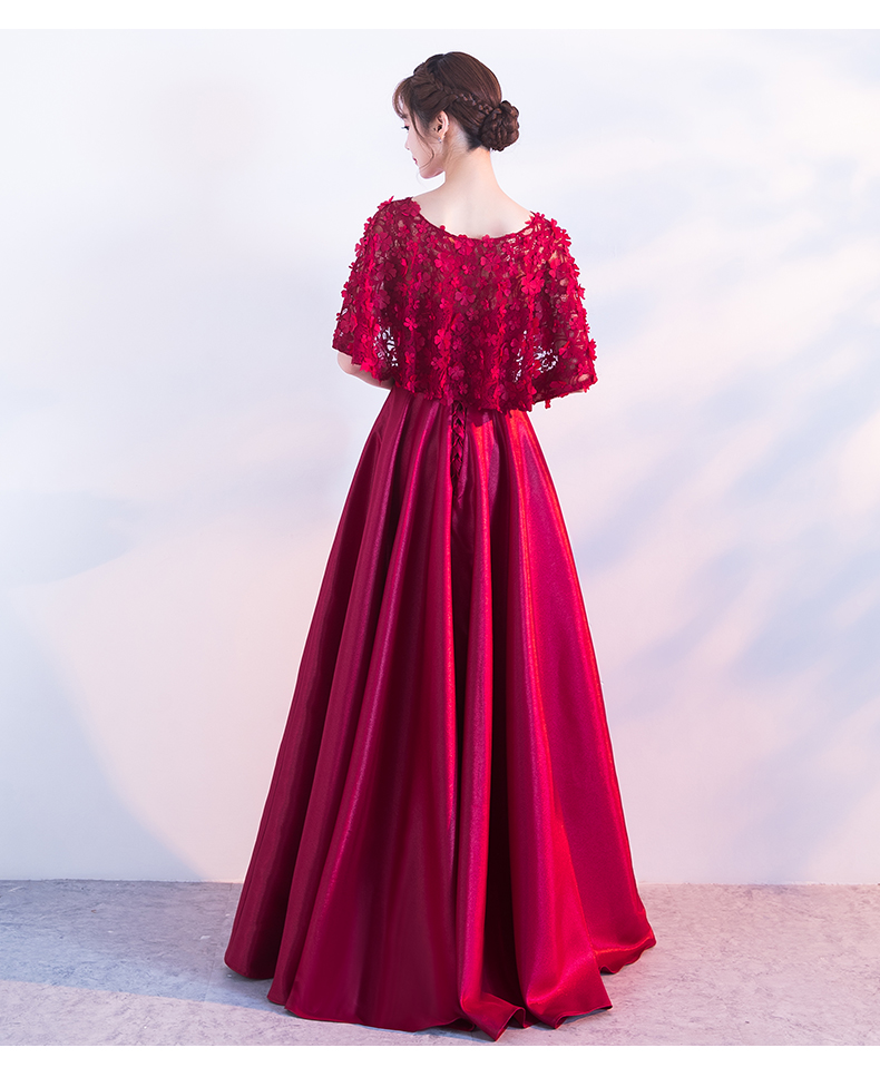 ชุดราตรียาวสายเดี่ยวพร้อมเสื้อคลุมดอกไม้สวยหรู (เชือกผูกหลัง)