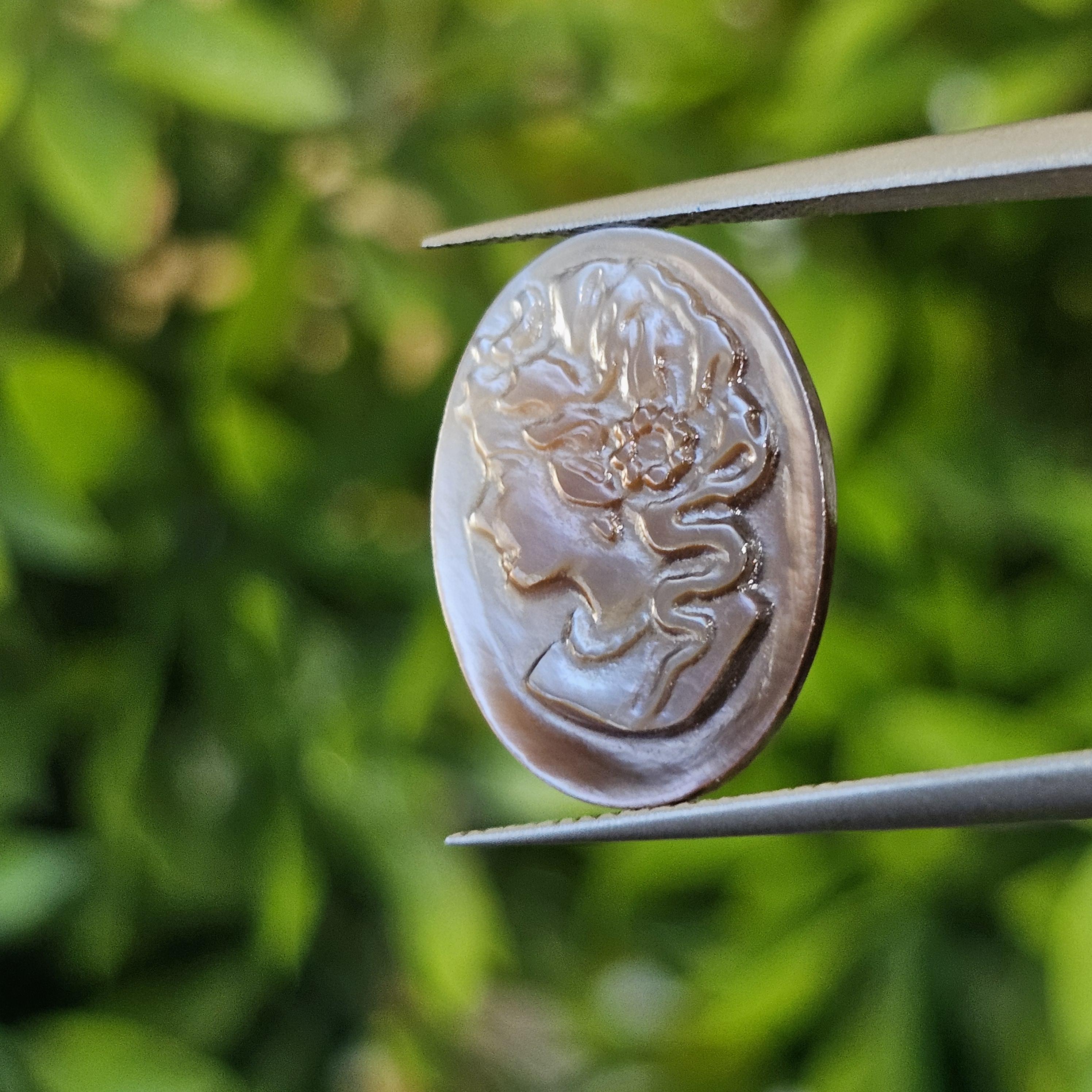 เปลือกหอยมุก แกะสลัก Pearl Shell Carved 3.72 กะรัต (Cts.)