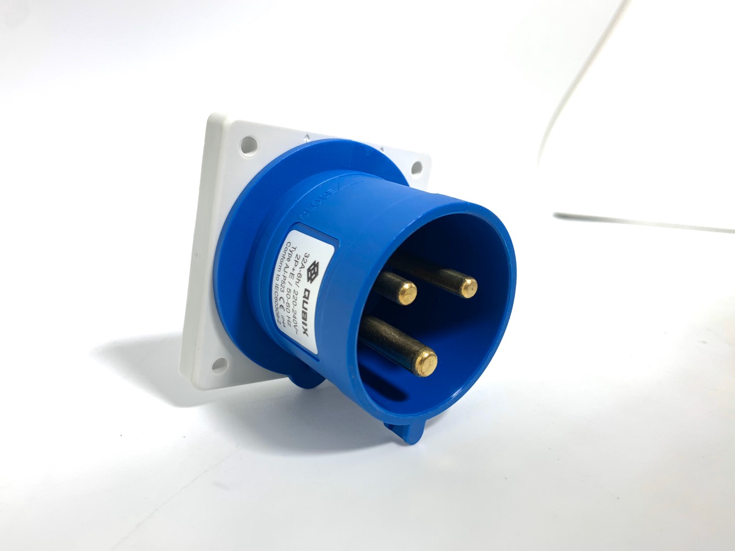 ปลั๊กตัวผู้ ฝังกันน้ำ 2P+E 32A 230-250V
