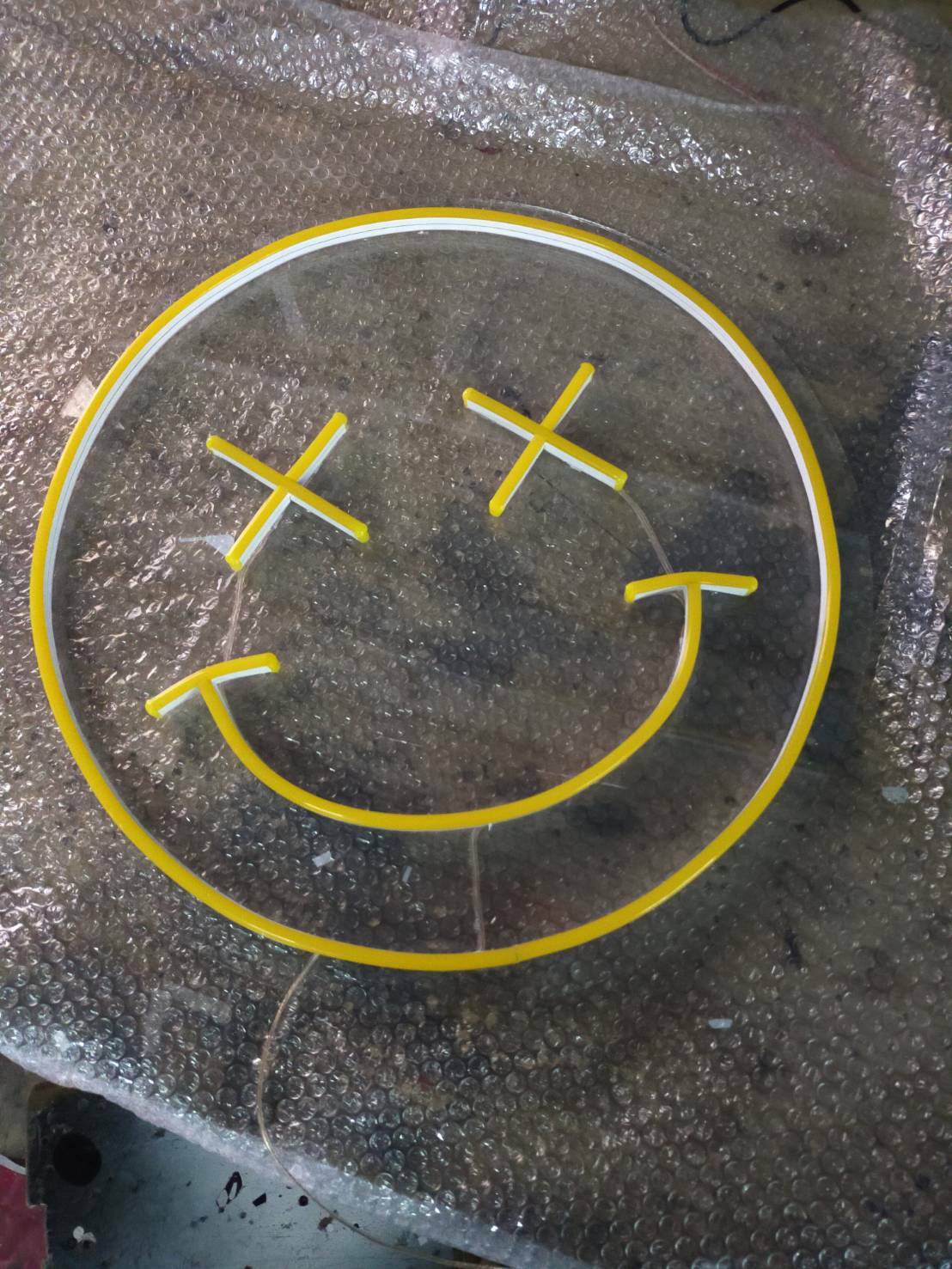 ป้ายไฟดัด แสงสีเหลือง - รูปหน้ายิ้ม