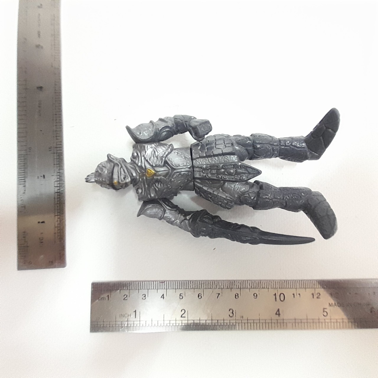 มีหลายภาพ,ซอฟ 5นิ้ว สัตว์ประหลาดมนุษย์ดาว อาปาตี จากอุลตร้าไกอา มือสองสภาพดี มีรอยบ้าง