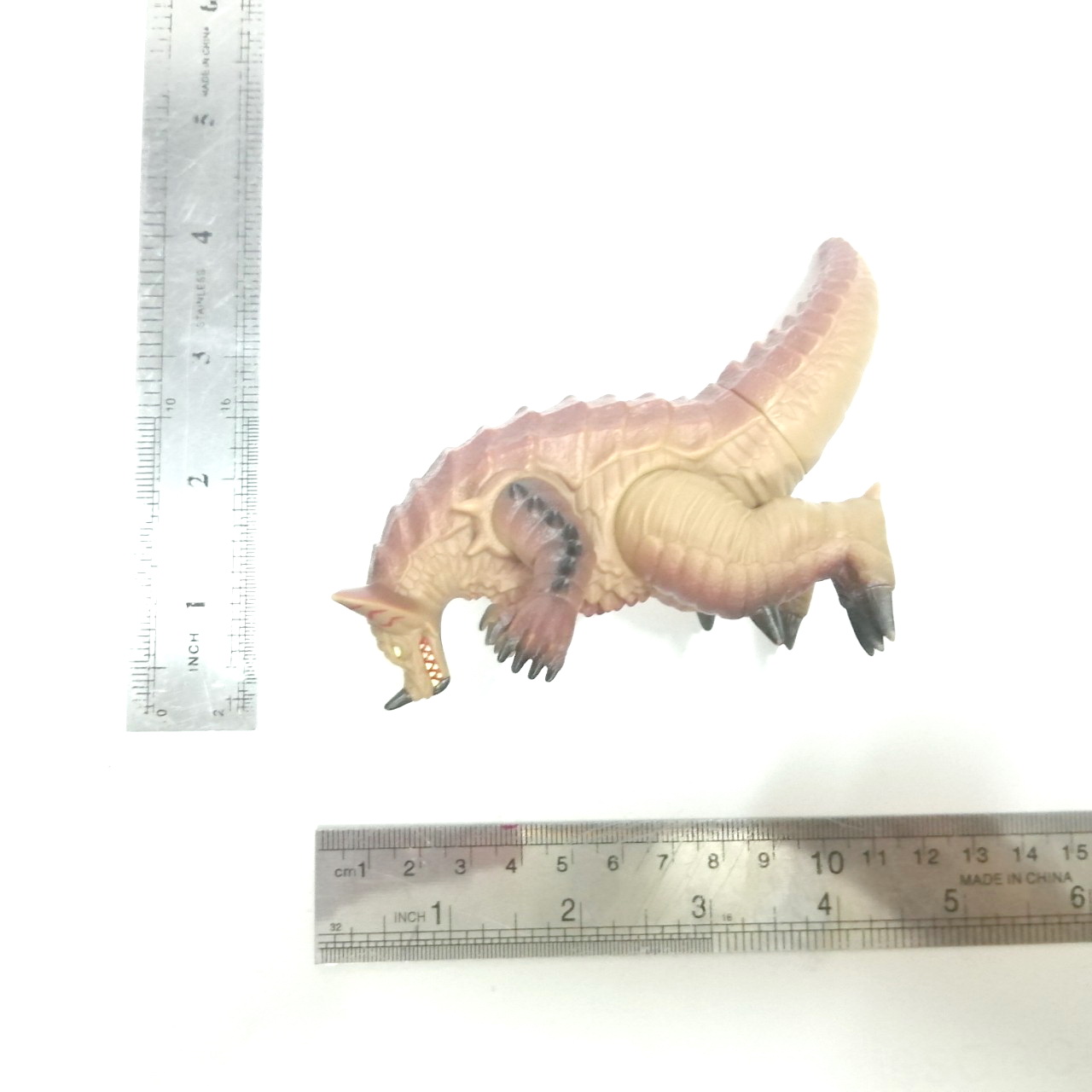 ซอฟ 4 นิ้ว สัตว์ประหลาด เอ๊กซ์โกโมร่า จากอุลตร้าแกแลคซี่ มีรอยบ้าง ค่อนข้างหายาก