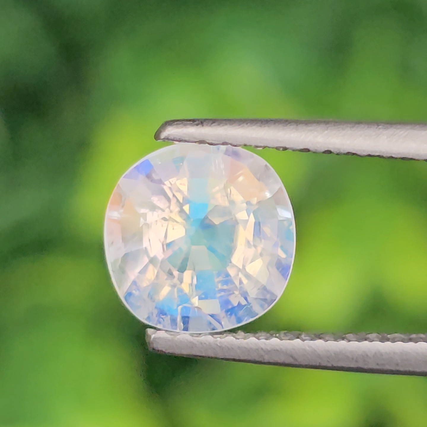 พลอย มูนสโตน เรนโบว์ rainbow moonstone 1.47 กะรัต (cts.) พลอยแท้ อัญมณีมงคลประจําวันเกิด เครื่องประดับพลอย