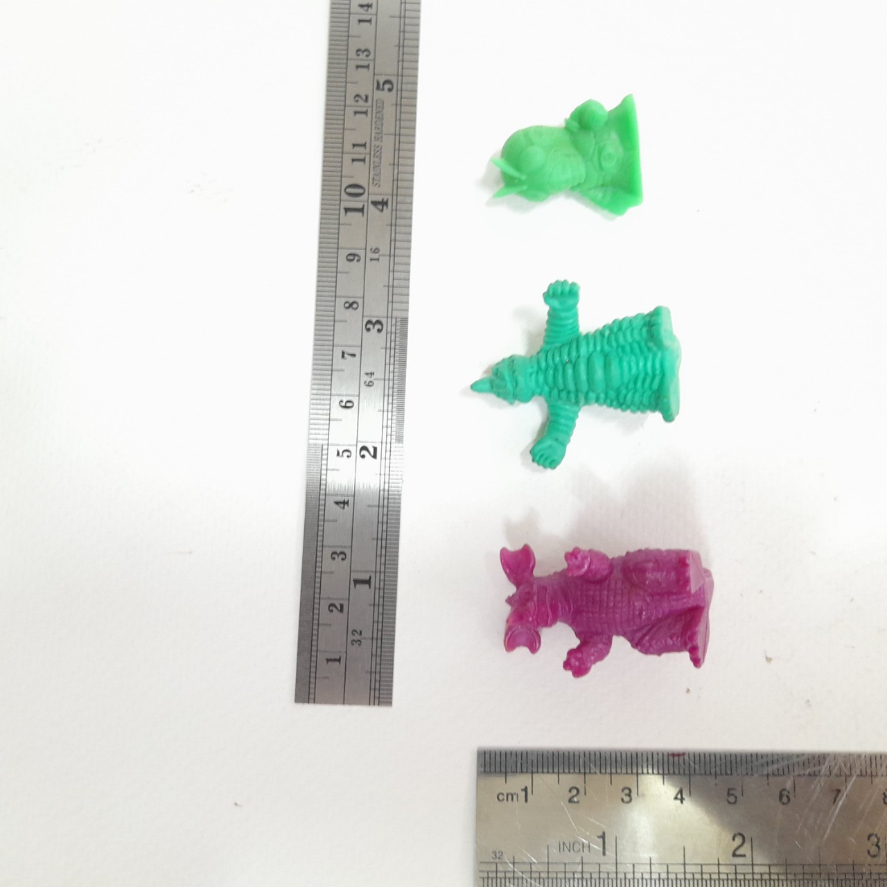 งานพรีเมี่ยมตุ่นยางแถมขนม ขนาดตามรูป บาราก้อน,เรดคิงส์ ,สกายไรเดอร์ มือสองสภาพดีมีรอยบ้าง ขายรวมสามตัว