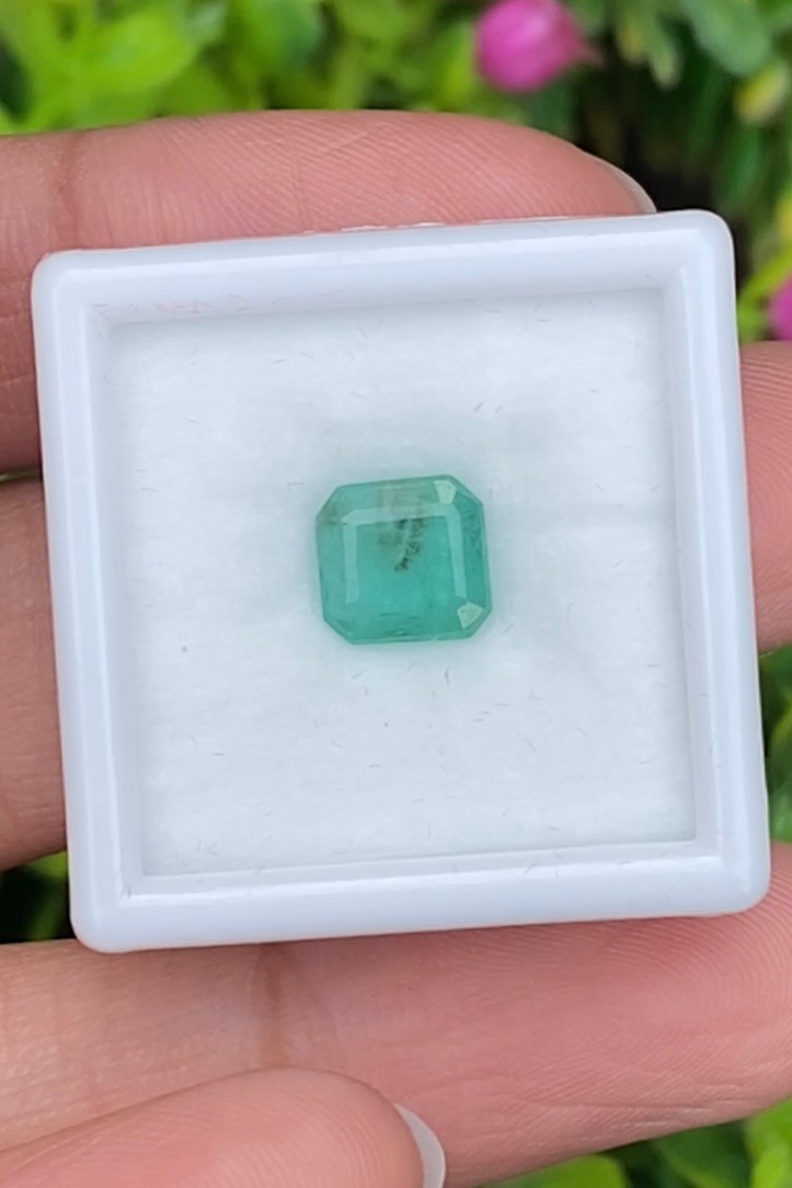 พลอย มรกต Natural Emerald แซมเบีย 1.35 กะรัต (Cts.) พลอยแท้ อัญมณีมงคลประจําวันเกิด เครื่องประดับพลอย
