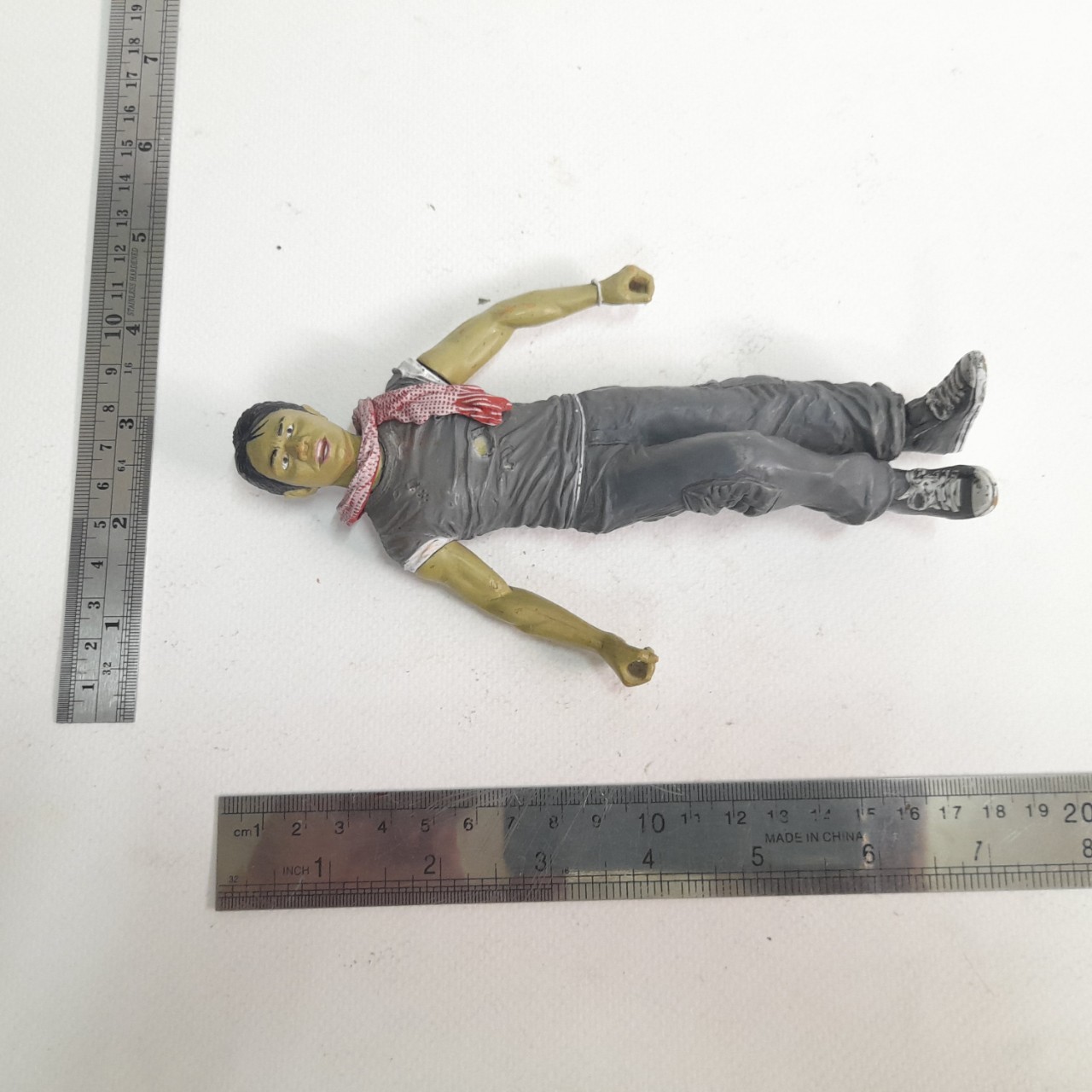 มือ2 มีหลายภาพ ฟิกเกอร์ จา พนม ต้นยำกุ้ง Tony Jaa,Tom Yum Goong ขนาดตามรูป ขาดกระดูกช้าง มือสองตามสภาพ มีรอยบ้าง เก่าเก็บ