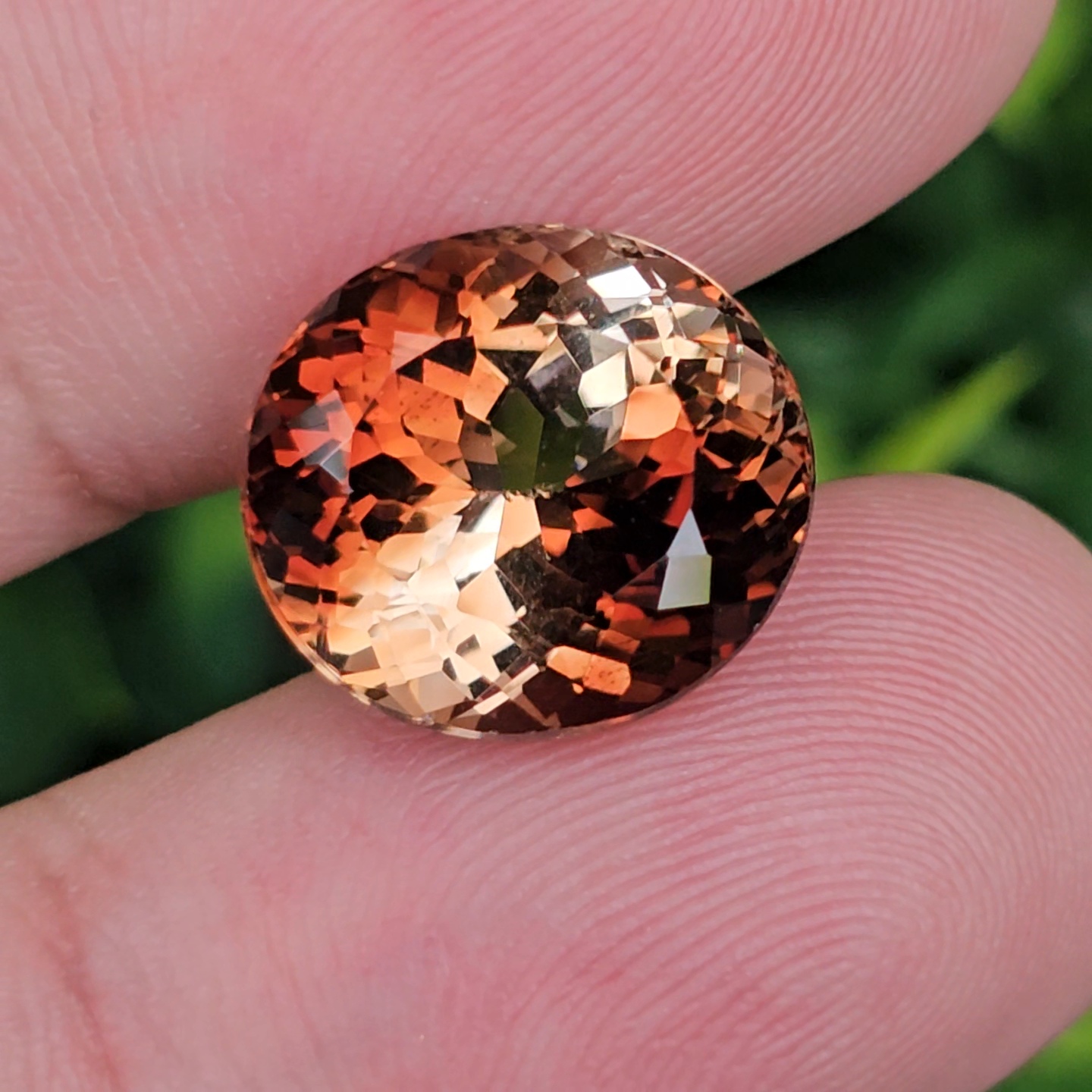 พลอย แชมเปญ โทแพซ Champagne Topaz 12.10 กะรัต พลอยแท้ อัญมณีมงคลประจําวันเกิด เครื่องประดับพลอย