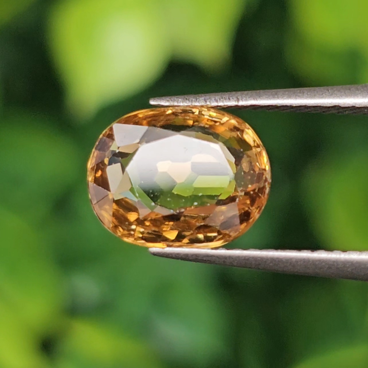 พลอย เพทาย (Zircon) 2.40 กะรัต (Cts.) พลอยแท้ อัญมณีมงคลประจําวันเกิด เครื่องประดับพลอย