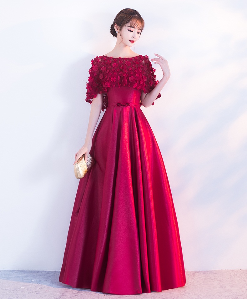 ชุดราตรียาวสายเดี่ยวพร้อมเสื้อคลุมดอกไม้สวยหรู (เชือกผูกหลัง)