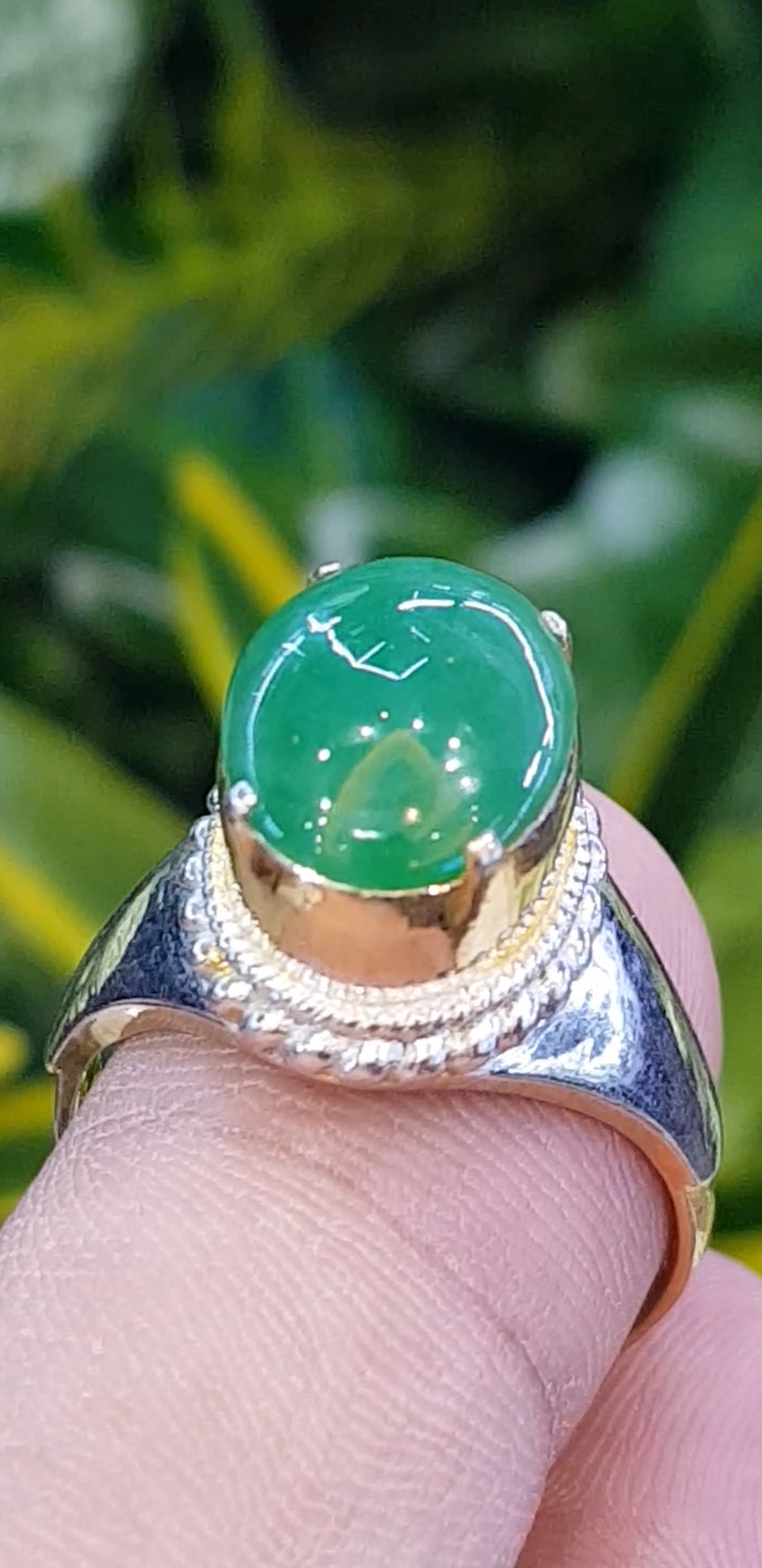 หยก พม่า แท้ Jade แหวนหยก 翡翠戒指 (Jadeite ring) 2.59 กะรัต (Cts.) ดิบ ไม่ผ่านการปรับปรุง (Type A) พม่า (Myanmar)