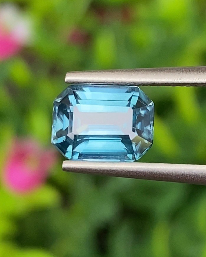 พลอย เพทาย (Zircon) 2.38 กะรัต (Cts.) พลอยแท้ อัญมณีมงคลประจําวันเกิด เครื่องประดับพลอย