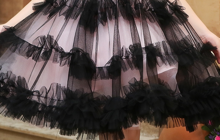 Pre-order ชุดราตรีเด็ก ชุดออกงาน ชุดกระโปรง สไตล์เจ้าหญิง แขนกุด ผ้าลูกไม้ช่วงอก คาดโบว์ที่เอว กระโปรงเป็นชั้น ๆ สวยงาม ซิปหลัง