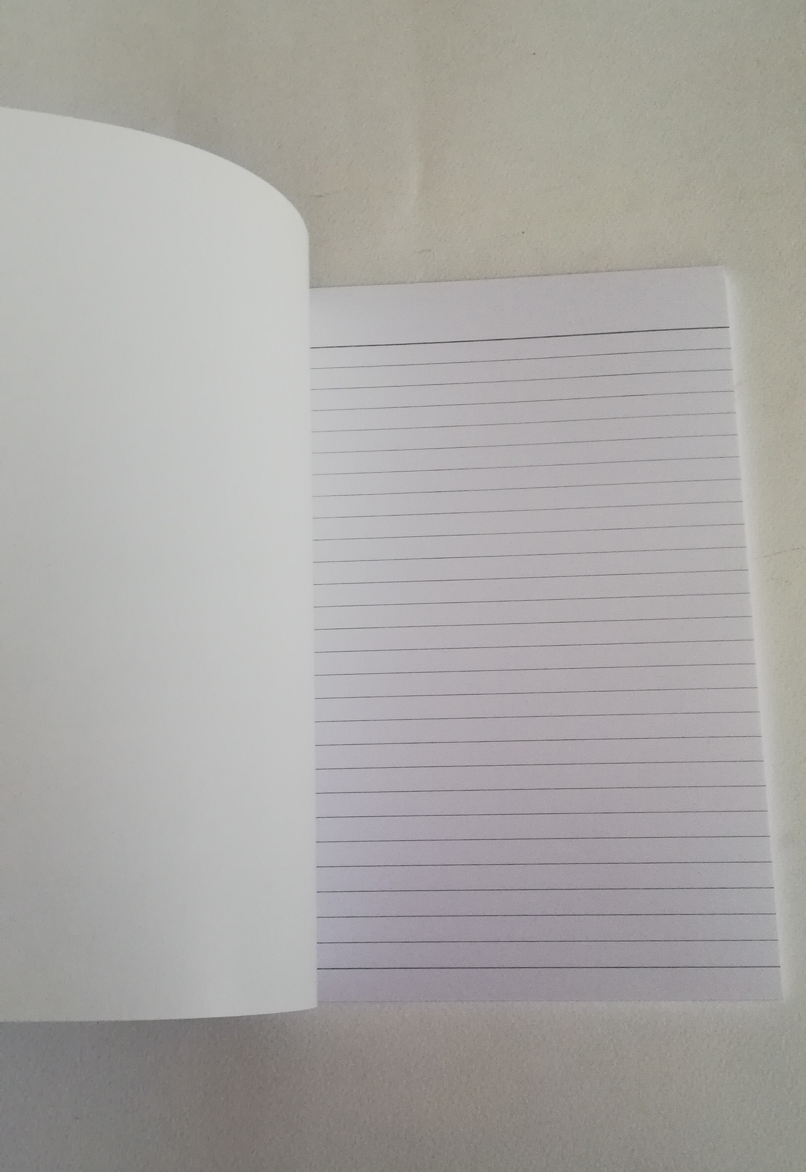 มีหลายภาพ มือหนึ่ง ปกมีตำหนิบ้างตามภาพ, สมุด ปกภาพจากภาพยนต์เรื่อง สุริโยทัย