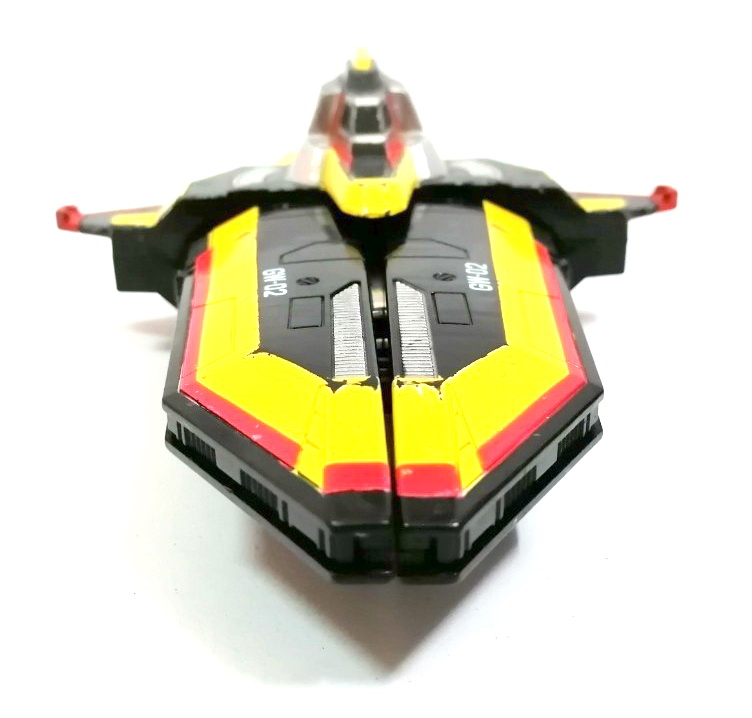 ของเล่น ของสะสม ยาน Guts Wing 2 ยานประจำหน่วย Guts ของอุลตร้าแมน ทีก้า Ultraman TIGA เป็นยานรบหลักลำที่สองของหน่วย ติดตั้งปืนแสงสองกระบอก ตัวนี้เป็นของเล่นชุด DX ปรับสภาพเปลี่ยนรูปแบบยานได้ ด้วยการพับปีกและปีกซ่อนชิ้นเล็ก และสามารถเปิดส่วนหน้าของยาน เป็นป