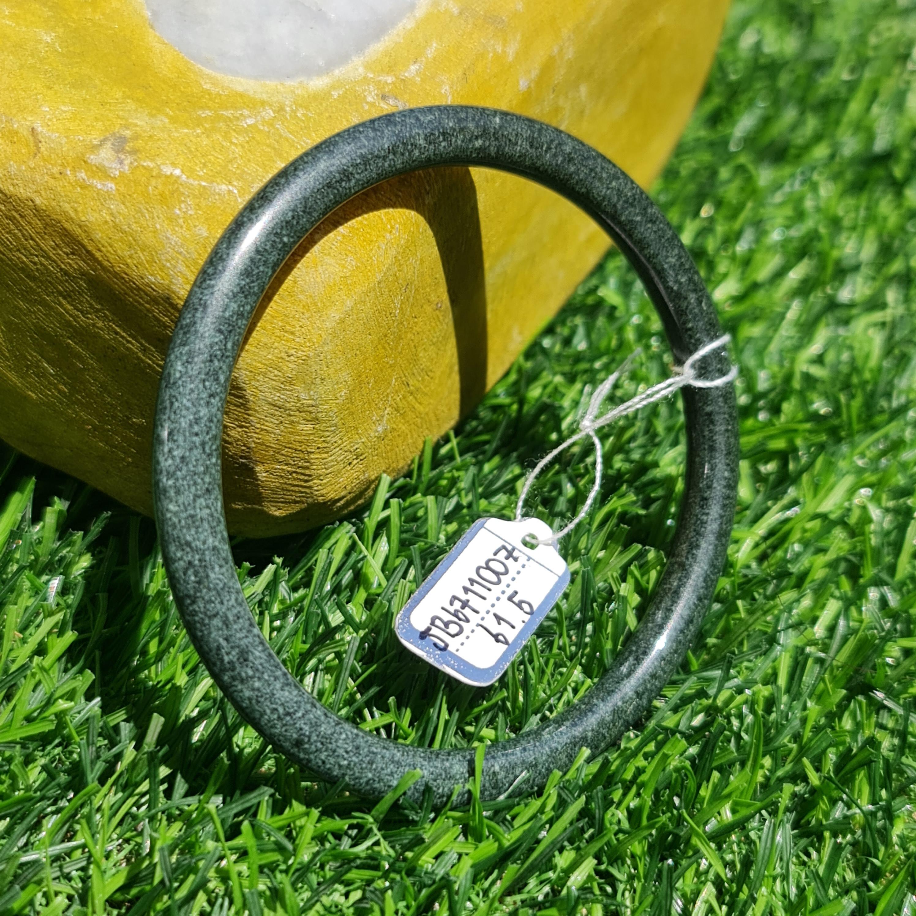 JB6711007 หยก พม่า แท้ Jade กำไลหยก (Jadeite bracelet) พม่า (Myanmar) 61.5 มม.