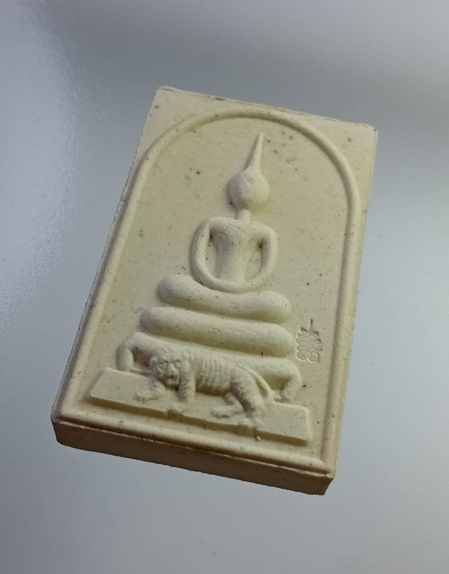 ก773 พระสมเด็จพิมพ์ขี่เสือ เนื้อผงพรายกุมารว่านมหาเสน่ห์ หลวงพ่อสาคร วัดหนองกรับ จ.ระยอง หลังฝังพลอยเสก ปี2553