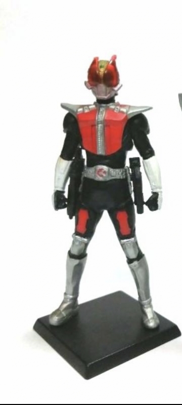 กาชาปอง ไรเดอร์เด็นโอ ซอร์ดฟอร์ม ยืนฐาน