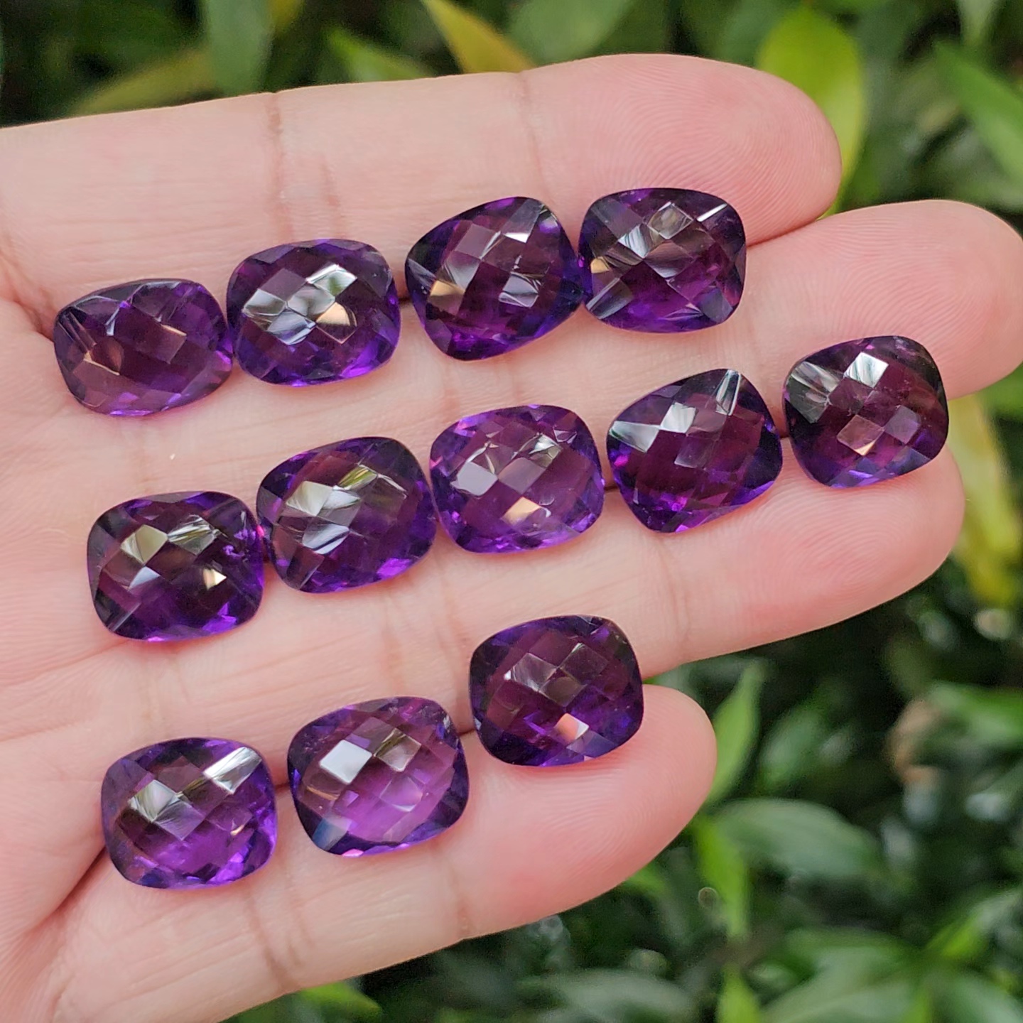 พลอย อเมทิส Amethyst น้ำหนัก 8.00 กะรัต Cts.ขึ้นไป ราคา 400 บาทต่อเม็ด เลือกแบบแบบสุ่ม