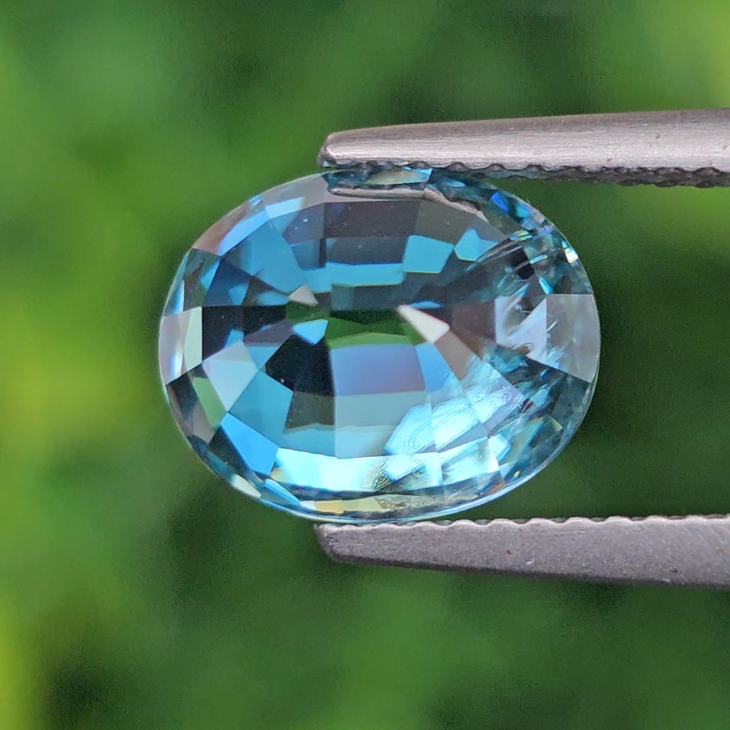 พลอย เพทาย (Zircon) 4.65 กะรัต (Cts.) พลอยแท้ อัญมณีมงคลประจําวันเกิด เครื่องประดับพลอย