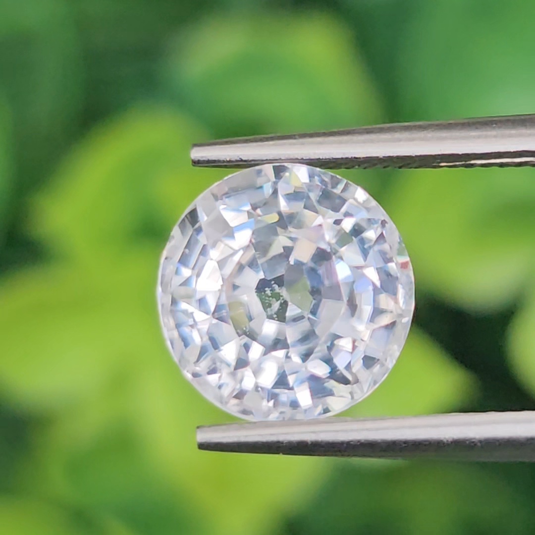 พลอย เพทาย Natural Zircon 4.08 กะรัต (Cts.) พลอยแท้ อัญมณีมงคลประจําวันเกิด เครื่องประดับพลอย