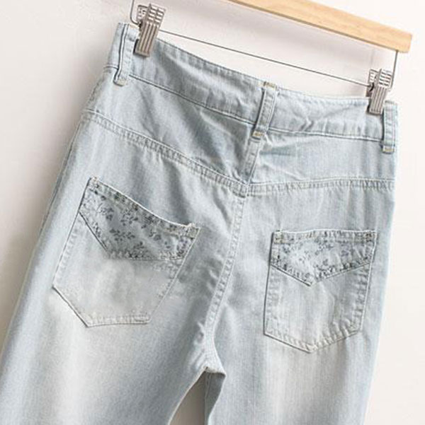 กางเกงขายาวห้าส่วน ผ้ายีนส์ฟอกนิ่มแต่งลายดอกวินเทจ (11795LM)