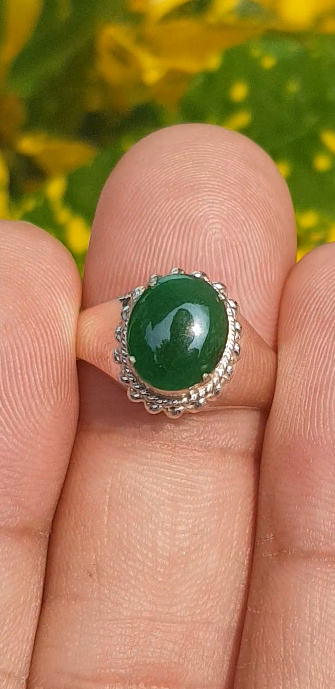 หยก พม่า แท้ Jade แหวนหยก 翡翠戒指 (Jadeite ring) 1.26 กะรัต (Cts.) ดิบ (Size) 57 ไม่ผ่านการปรับปรุง (Type A) พม่า (Myanmar)