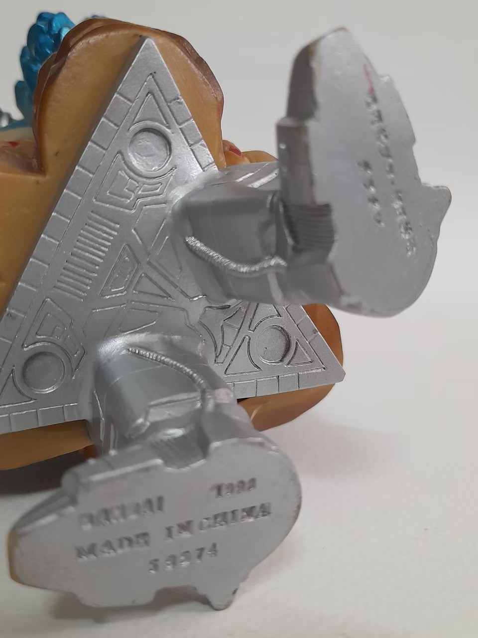 มีหลายภาพ,ซอฟ 6-6.5นิ้ว สัตว์ประหลาด การาอ้อน จากอุลตร้าแมนไดน่า ขนาดตามรูปมือสองสภาพดีมีรอยบ้าง มีปั๊ม