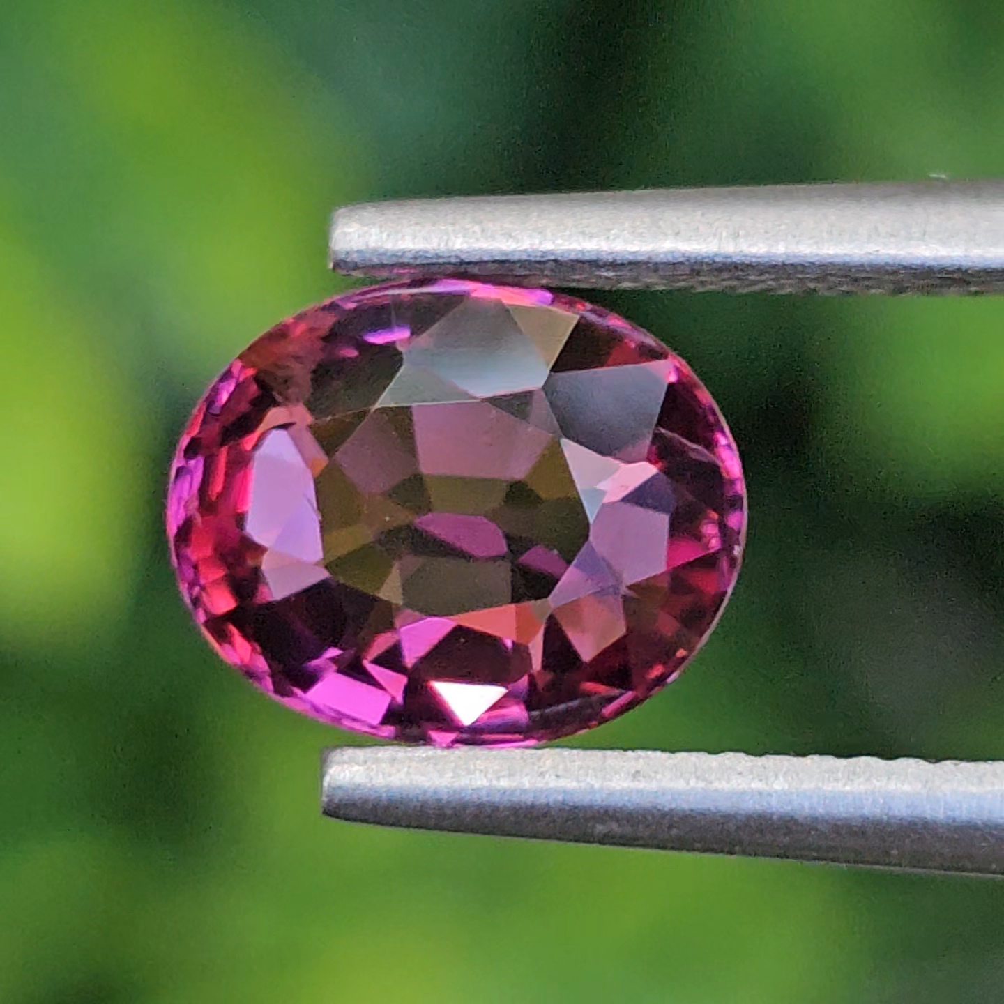 พลอย อุมบาไลต์ การ์เน็ต Umbalite Garnet 1.56 กะรัต (Cts.) ดิบ Unheated ลอยแท้ อัญมณีมงคลประจําวันเกิด เครื่องประดับพลอย