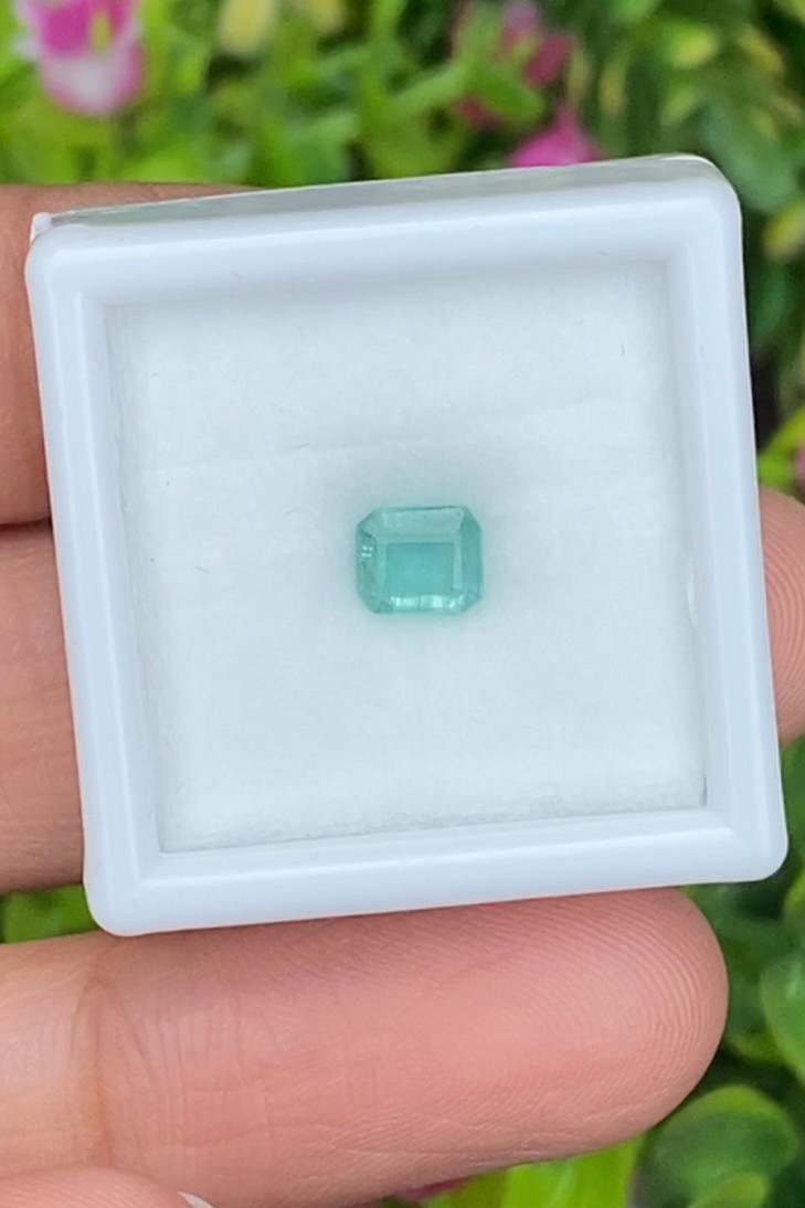 พลอย มรกต Natural Emerald แซมเบีย 0.55 กะรัต (Cts.) พลอยแท้ อัญมณีมงคลประจําวันเกิด เครื่องประดับพลอย