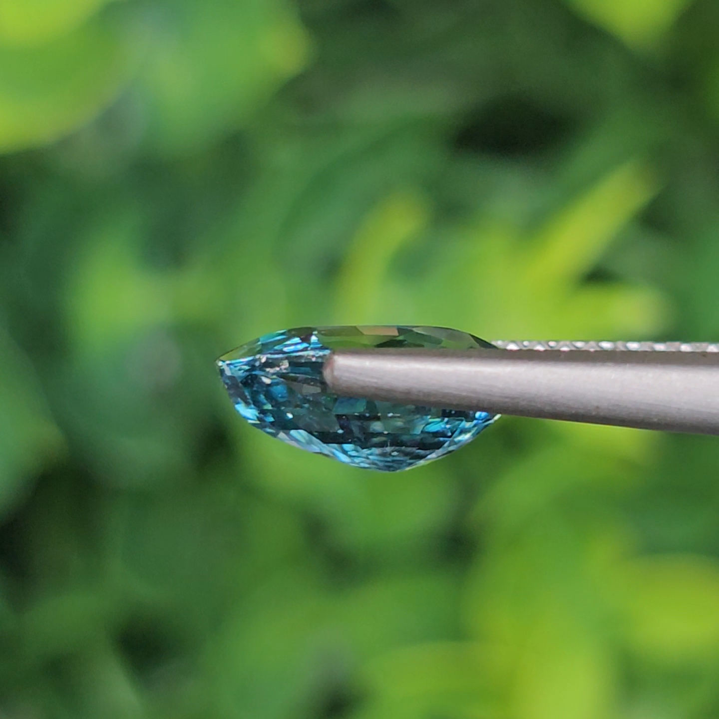 พลอย เพทาย (Zircon) 3.50 กะรัต (Cts.) พลอยแท้ อัญมณีมงคลประจําวันเกิด เครื่องประดับพลอย