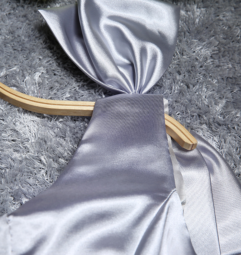 พร้อมส่ง ชุดราตรี สีเทา บ่าเฉียง ทรงเข้ารูป แต่งโบว์ที่ไหล่ ซิปหลัง