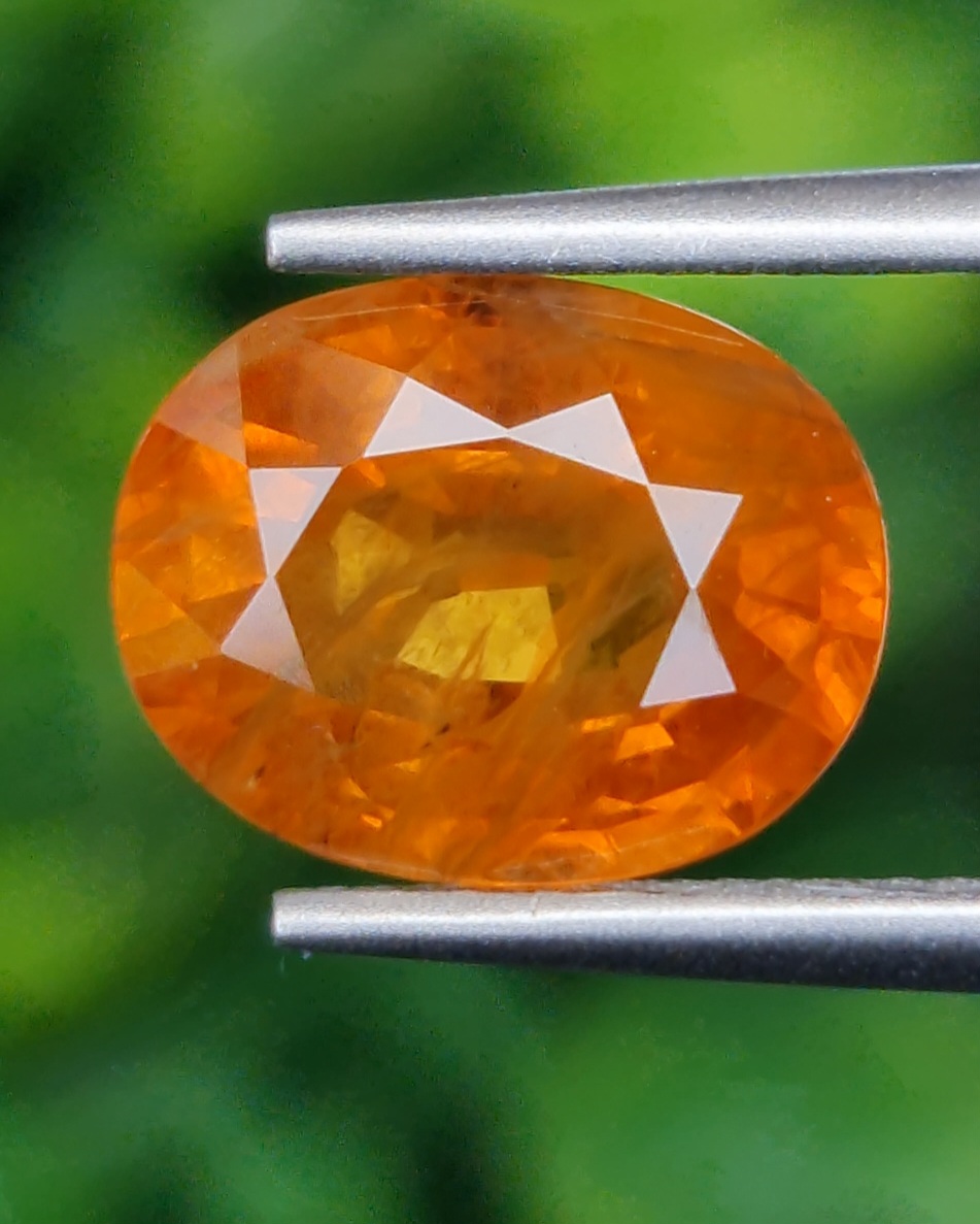 พลอย บุษราคัม yellow sapphire 4.23 กะรัต พลอยแท้ อัญมณีมงคลประจําวันเกิด เครื่องประดับพลอย