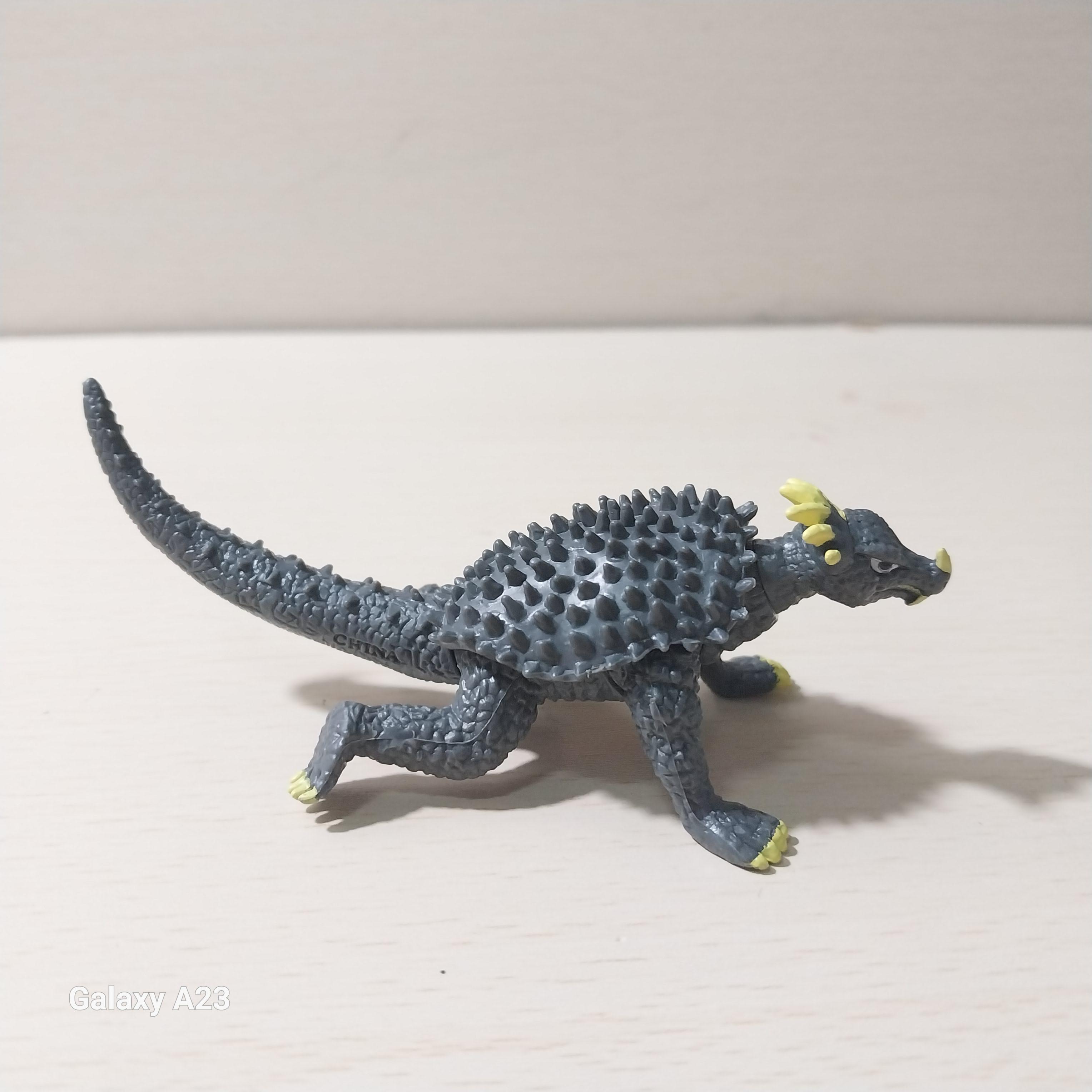 มือ2 มีหลายภาพ,กาชาปอง ยางตัน ขนาด 3 นิ้ว สัตว์ประหลาด แองกีรัส สภาพดี มีรอยบ้าง