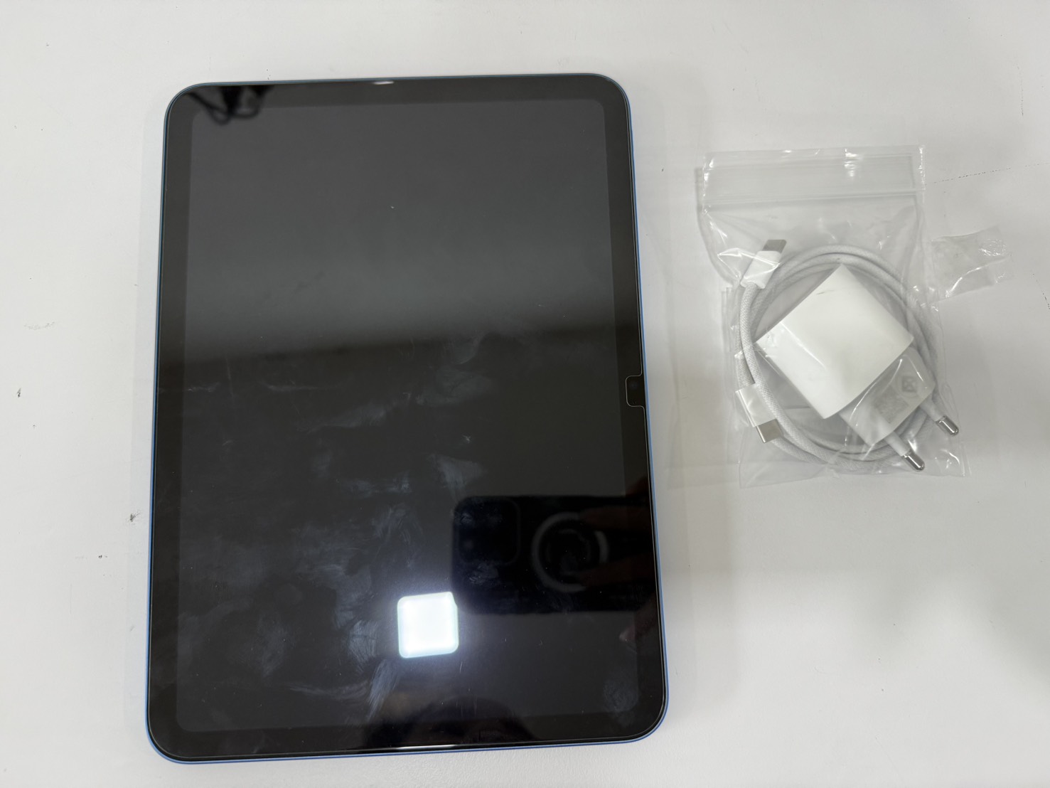 Apple iPad Gen10 64GB+Adapter