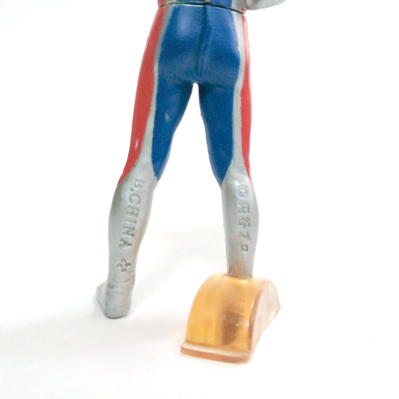 ของสะสม กาชาปอง ชุดยืนฐาน อุลตร้าแมน ไดน่า ขนาด 3.5 นิ้ว (ไม่มีฐานให้ แถม ก้อนน้ำแข็งเล็กให้แทน) สภาพดี