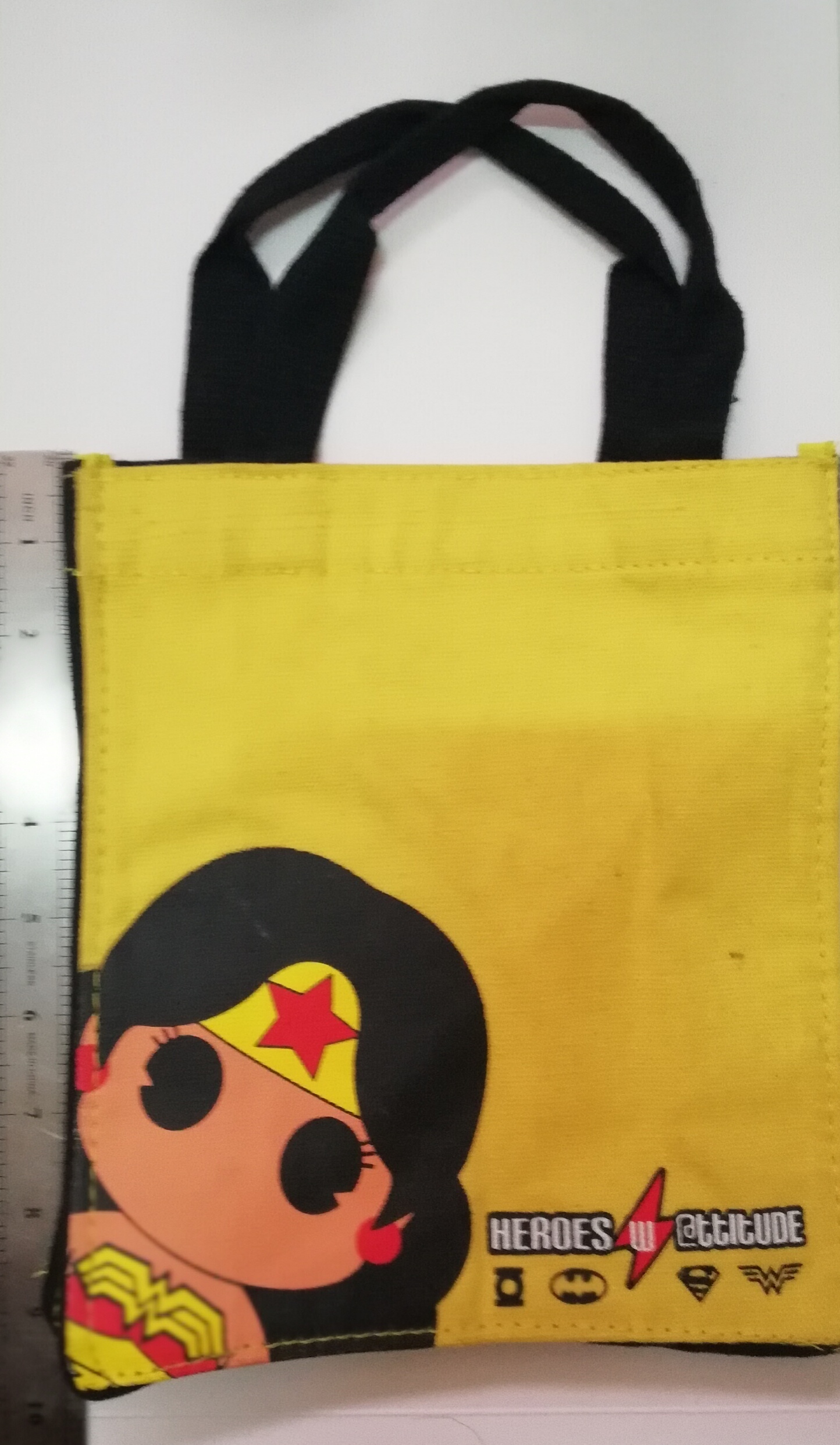 ของสะสม กระเป๋าผ้าวันเดอร์วูแม่น Wonder Woman ของสะสมเก่าจาก เทสโก้โลตัส **สภาพสะสม แกะแพ็ค มีรอยเปื้อนเล็กน้อยตามภาพ