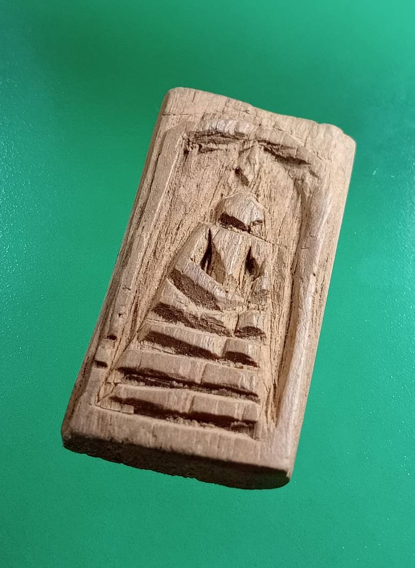 ผ2995 พระสมเด็จ ไม้แกะสลัก ไม่ทราบที่