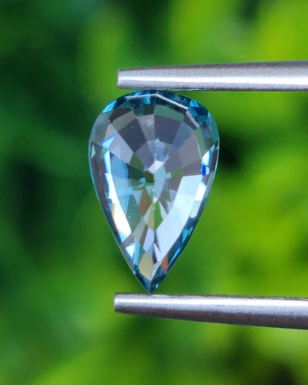 พลอย เพทาย (Zircon) 2.11 กะรัต (Cts.) พลอยแท้ อัญมณีมงคลประจําวันเกิด เครื่องประดับพลอย