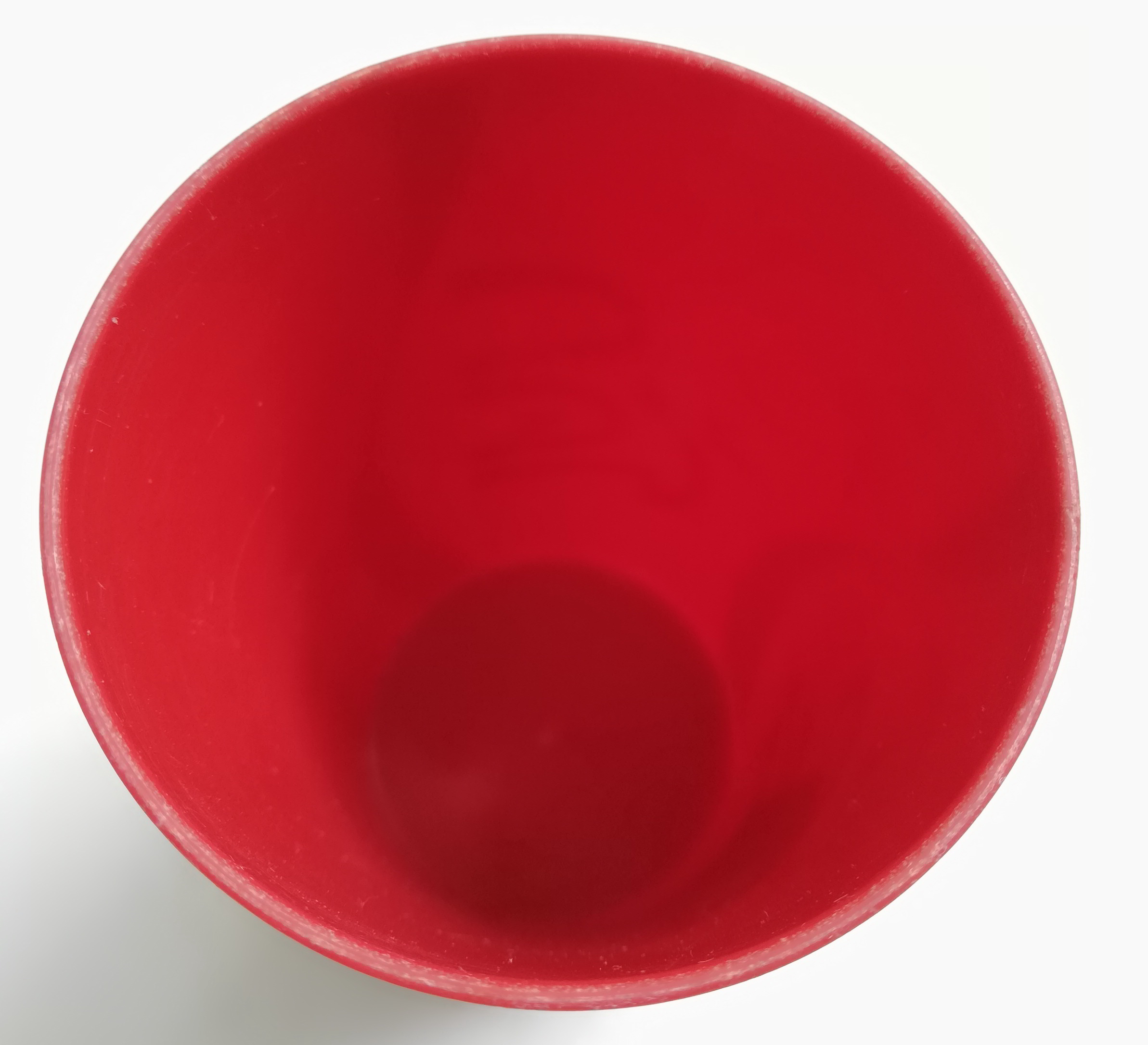 ของเก่าสะสม แก้วน้ำพลาสติกสีแดง ของสะสมจากโค้ก พร้อมภาษาญี่ปุ่น เส้นผ่าศุนย์กลางปากแก้วประมาณ 2.6" ,ก้น 2.2" ความสูงประมาณ 4.8" **ของเก่ามีตำหนิ โปรดตรวจสอบทุกภาพ