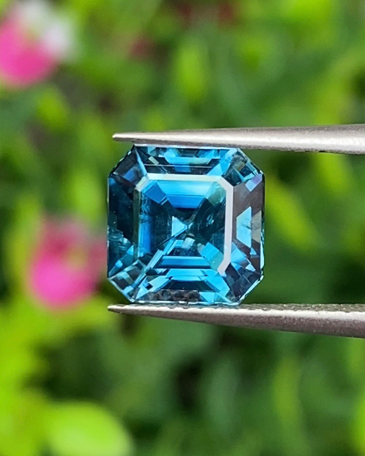 พลอย เพทาย (Zircon) 3.35 กะรัต (Cts.) พลอยแท้ อัญมณีมงคลประจําวันเกิด เครื่องประดับพลอย